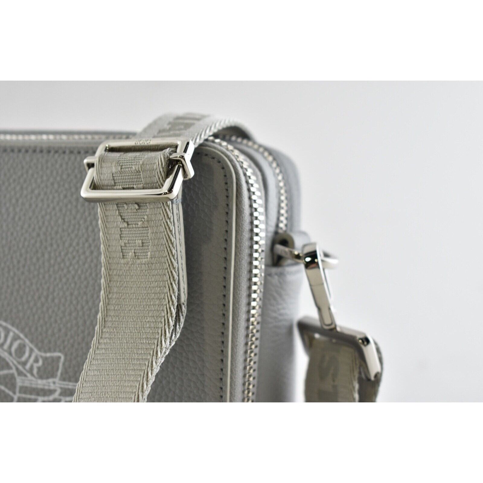 Dior Air Dior Jordaan White Logo Small Zipped Around Compact Bag Size ONE SIZE - 11 Thumbnail