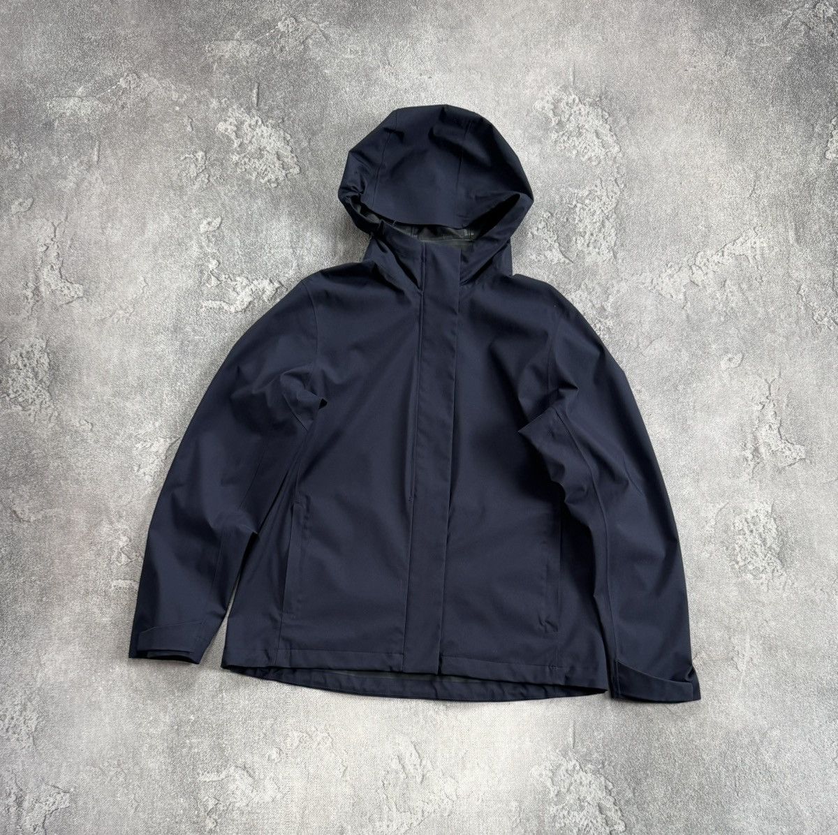 Uniqlo Uniqlo L/size waterproof windbreaker light jacket outdoor Size L / US 10 / IT 46 - 12 Thumbnail