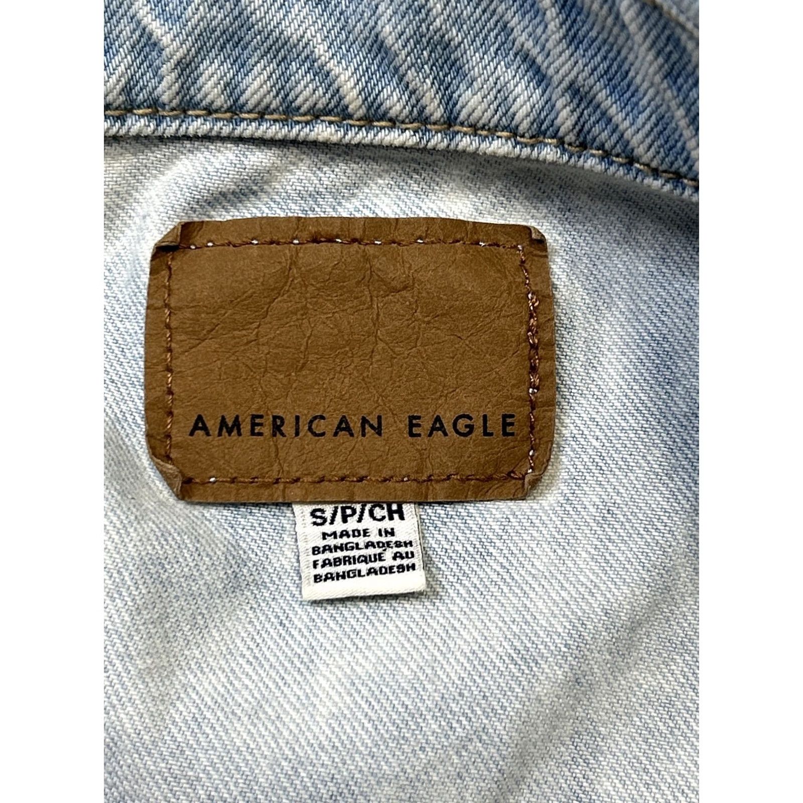 American Eagle Outfitters AEO American Eagle Light Blue Denim Jacket Cropped Distressed Button-Down Short Sleeve Classic Fit Size Small Womens Jacket Size 28" / US 6 / IT 42 - 6 Thumbnail