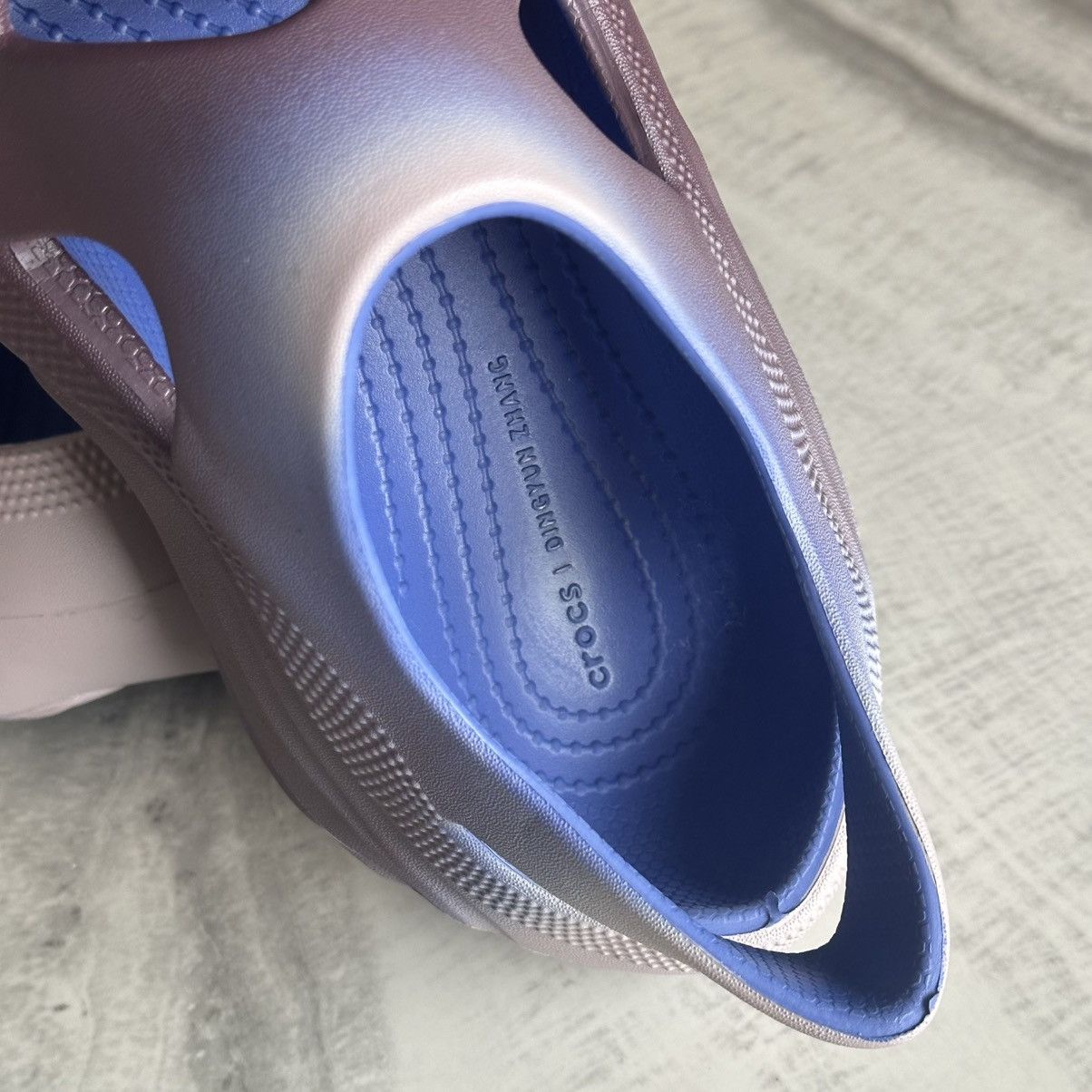 Dingyun Zhang Crocs x Dingyun Zhang Diffuser Ombre Graphic Shoes Size US 8 / EU 41 - 7 Thumbnail