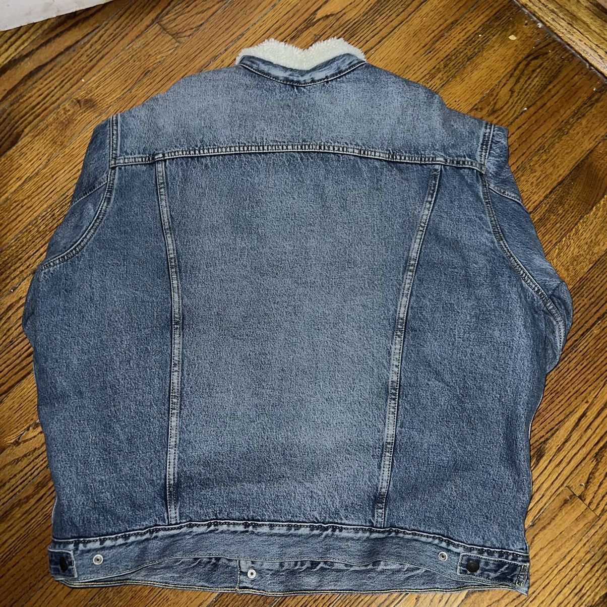 Levi's Levi’s Vintage Fit Sherpa Trucker Jacket Blue Size: XXL Size US XXL / EU 58 / 5 - 3 Thumbnail