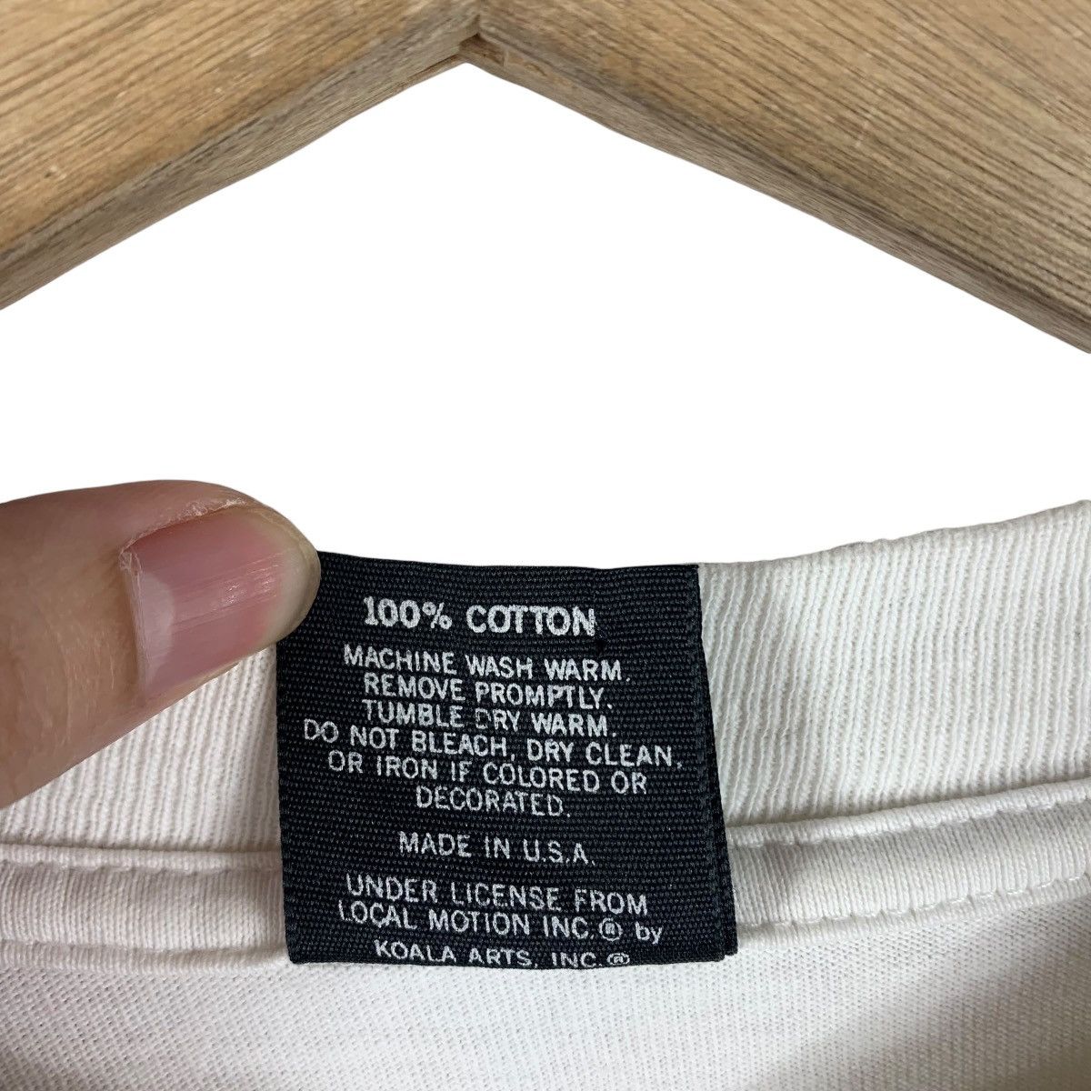 Vintage Vintage 90s LOCAL MOTION big logo back hit Surfing tee Size US L / EU 52-54 / 3 - 11 Thumbnail