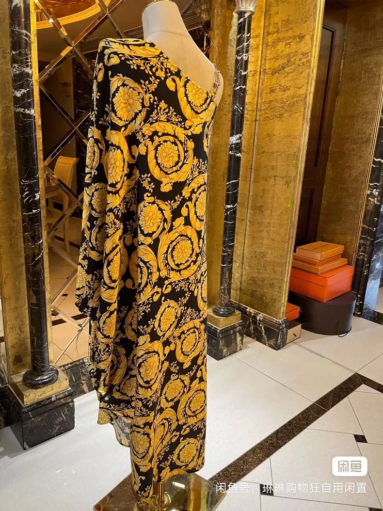 Versace Versace Silk Greek goddess cape dress Size M / US 6-8 / IT 42-44 - 4 Thumbnail