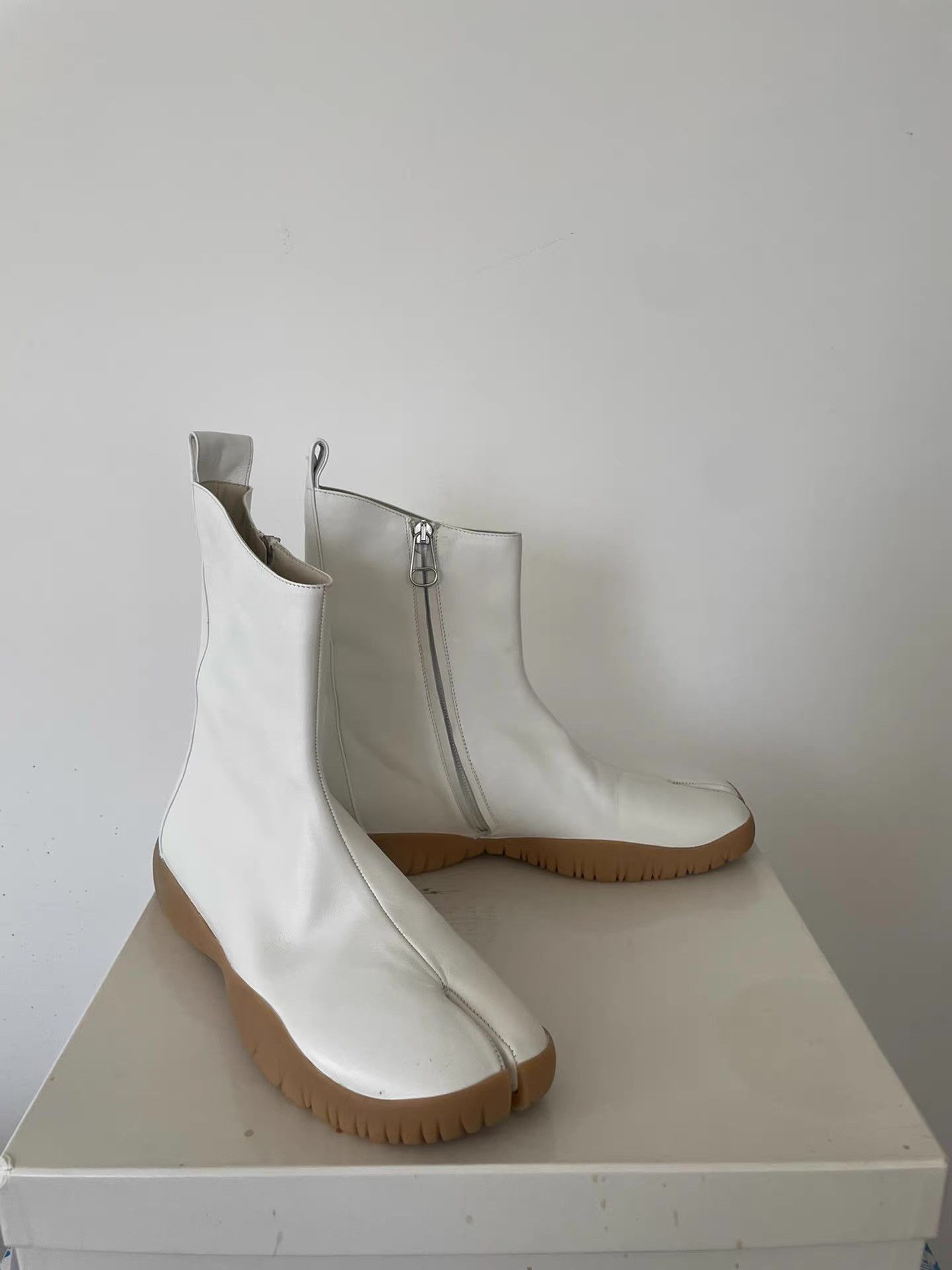 Maison Margiela Maison Margiela Men's Tabi Flat Boots Ｑ21 Size US 7 / EU 40 - 1 Thumbnail