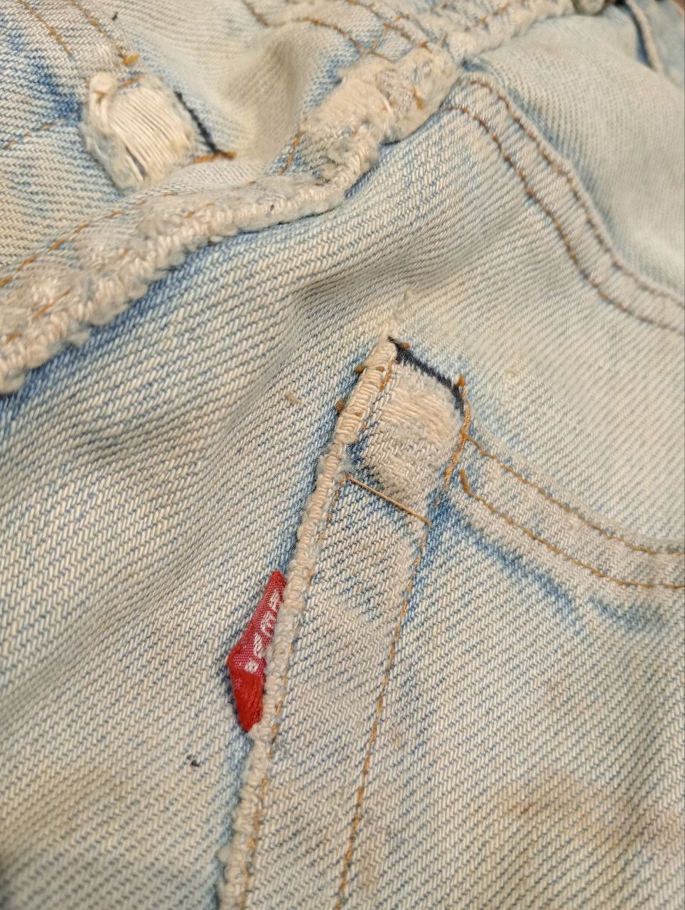 Levi's LEVI'S VINTAGE 505-0217 TOP BUTTON #8 DISTRESSED DENIM PANTS Size US 32 / EU 48 - 15 Thumbnail