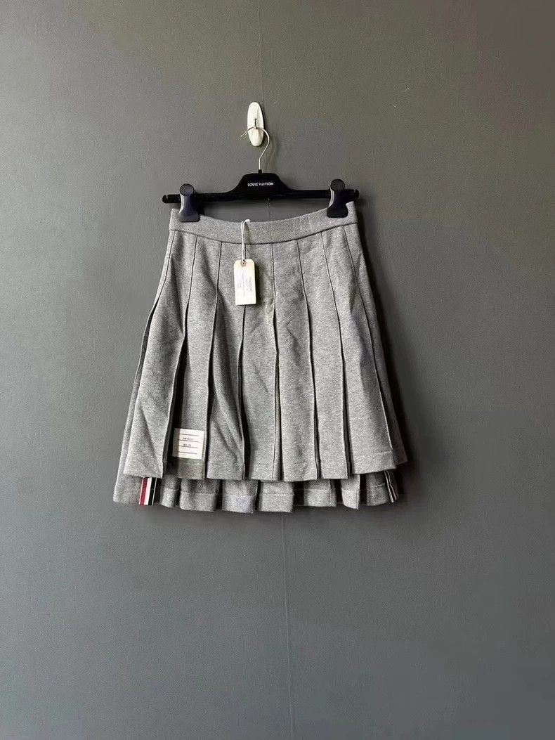Thom Browne Thom Browne Pleated skirt 2505-Nextarrow Size 25" / US 0 / IT 36 - 1 Thumbnail