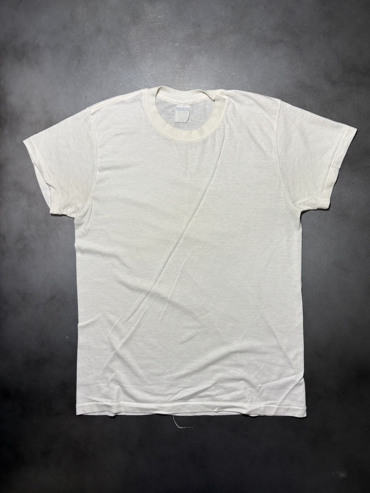 Vintage Vintage Blank Tee 1980s White T-Shirt Made in USA Thin Small Size US S / EU 44-46 / 1 - 3 Thumbnail
