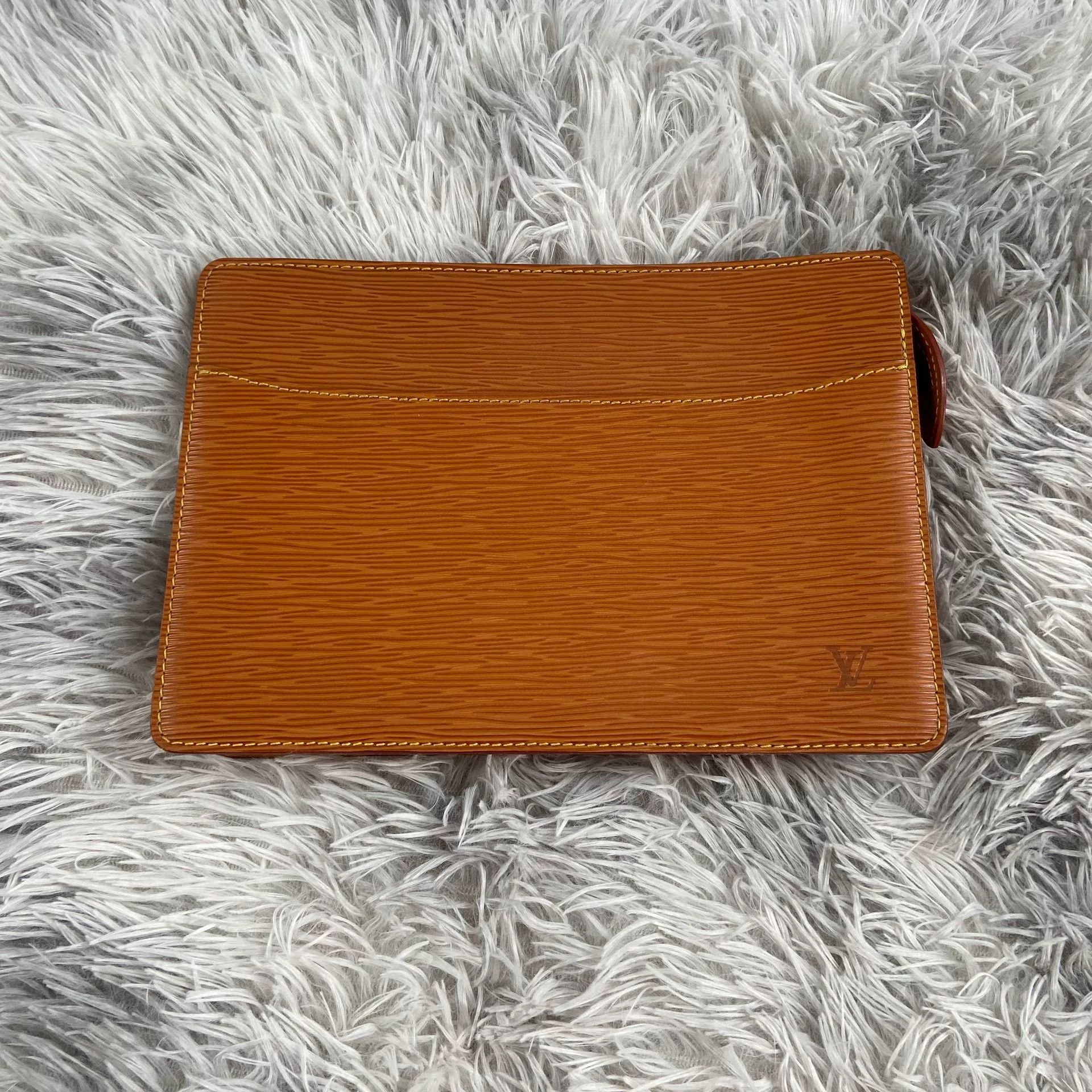 Louis Vuitton Louis Vuitton Clutch Designer Casual Size ONE SIZE - 1 Thumbnail