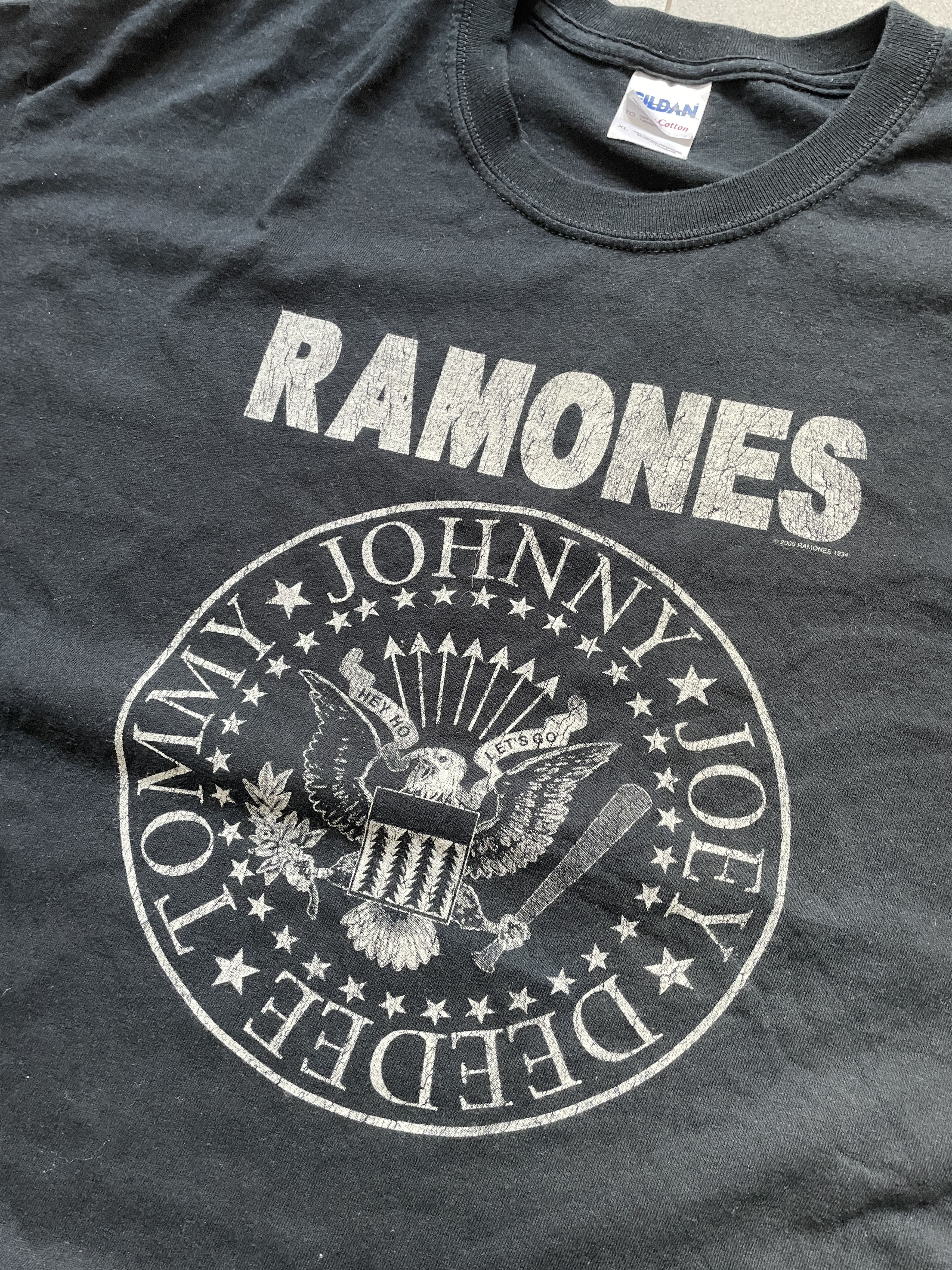 Band Tees Y2K RAMONES 2005 1234 HEY HO BLACK WASHED ROCK GRUNGE TEE Size US XL / EU 56 / 4 - 4 Thumbnail