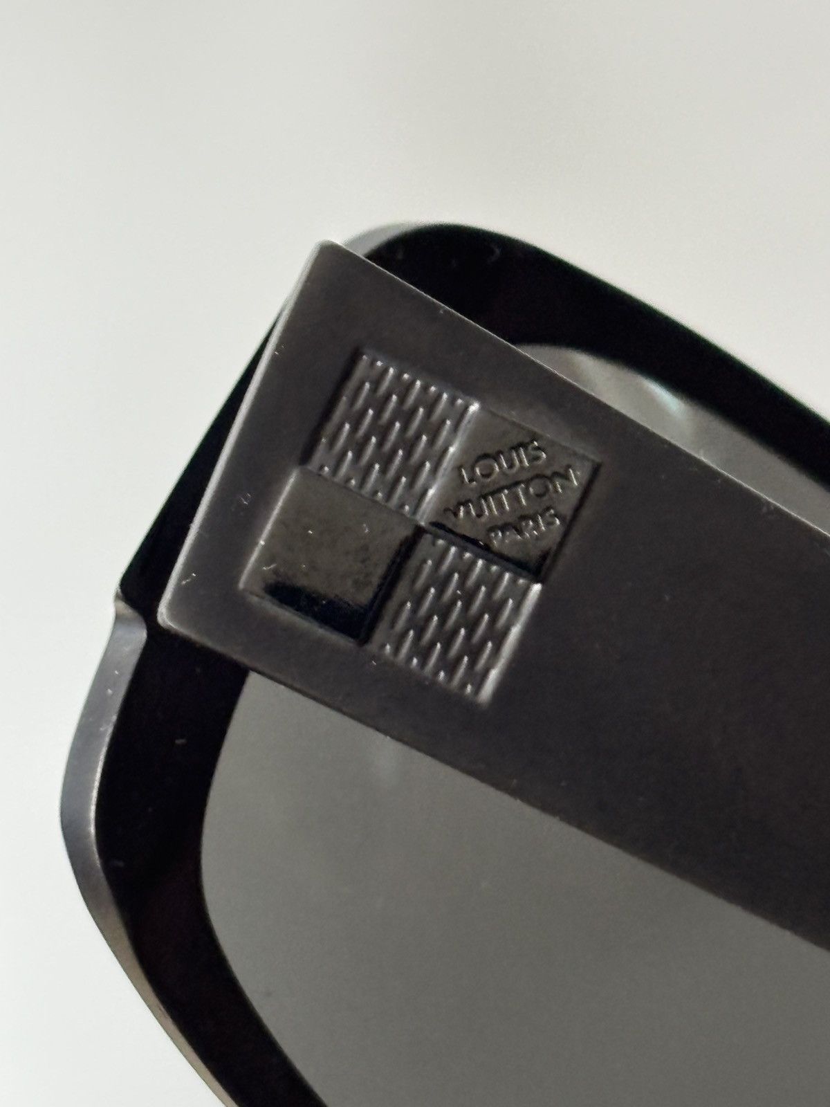 Louis Vuitton Louis Vuitton Evasion Sungalsses Size ONE SIZE - 8 Thumbnail