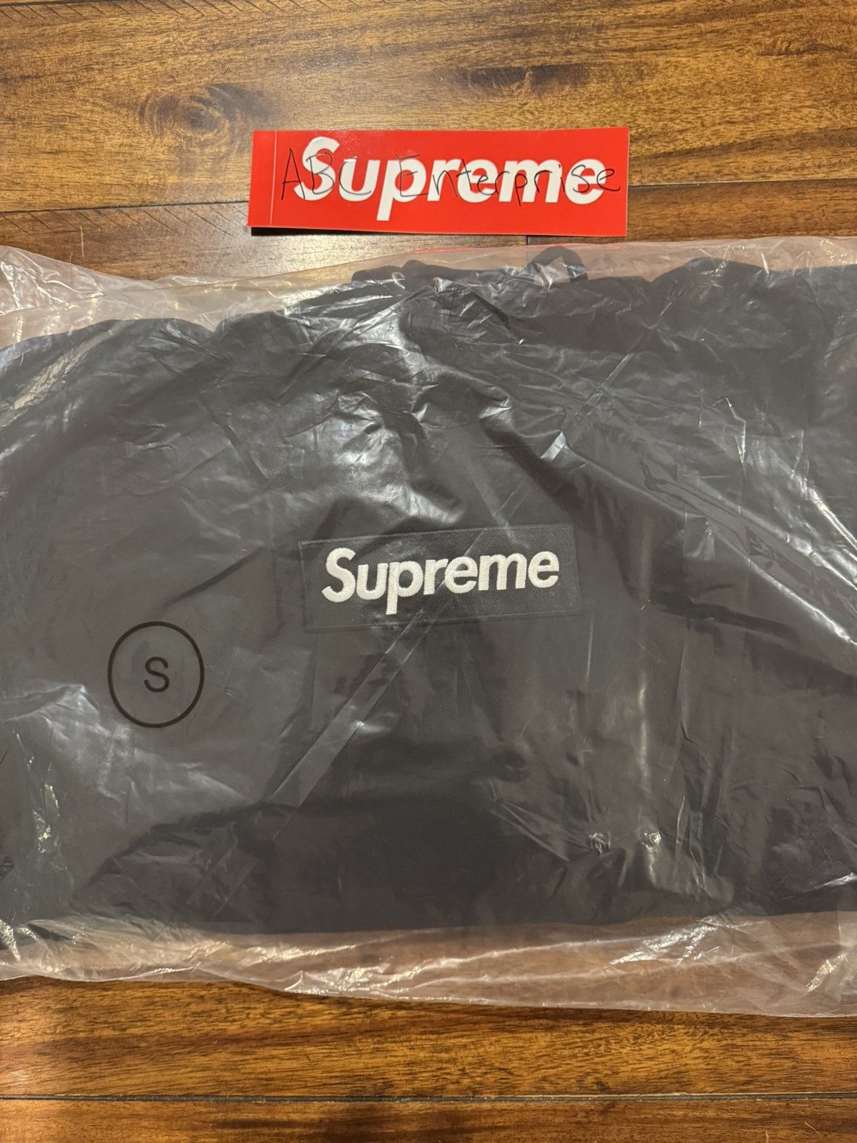 Supreme Supreme Box Logo Hoodie Size Small FW24 Brand New Size US S / EU 44-46 / 1 - 1 Thumbnail