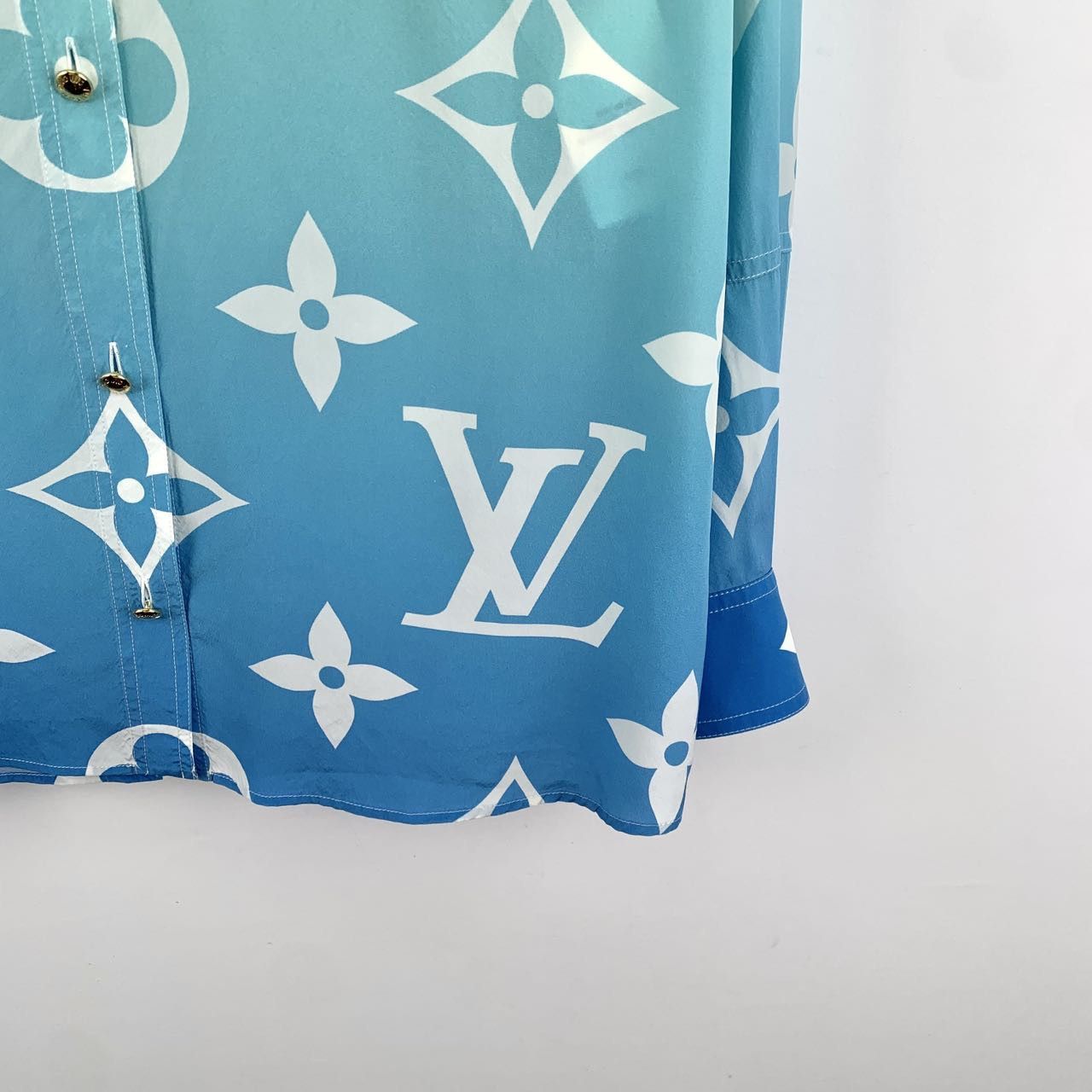 Louis Vuitton Louis Vuitton Shirt Gradient Monogram Silk Multi (Size 36) Size XS / US 0-2 / IT 36-38 - 3 Thumbnail