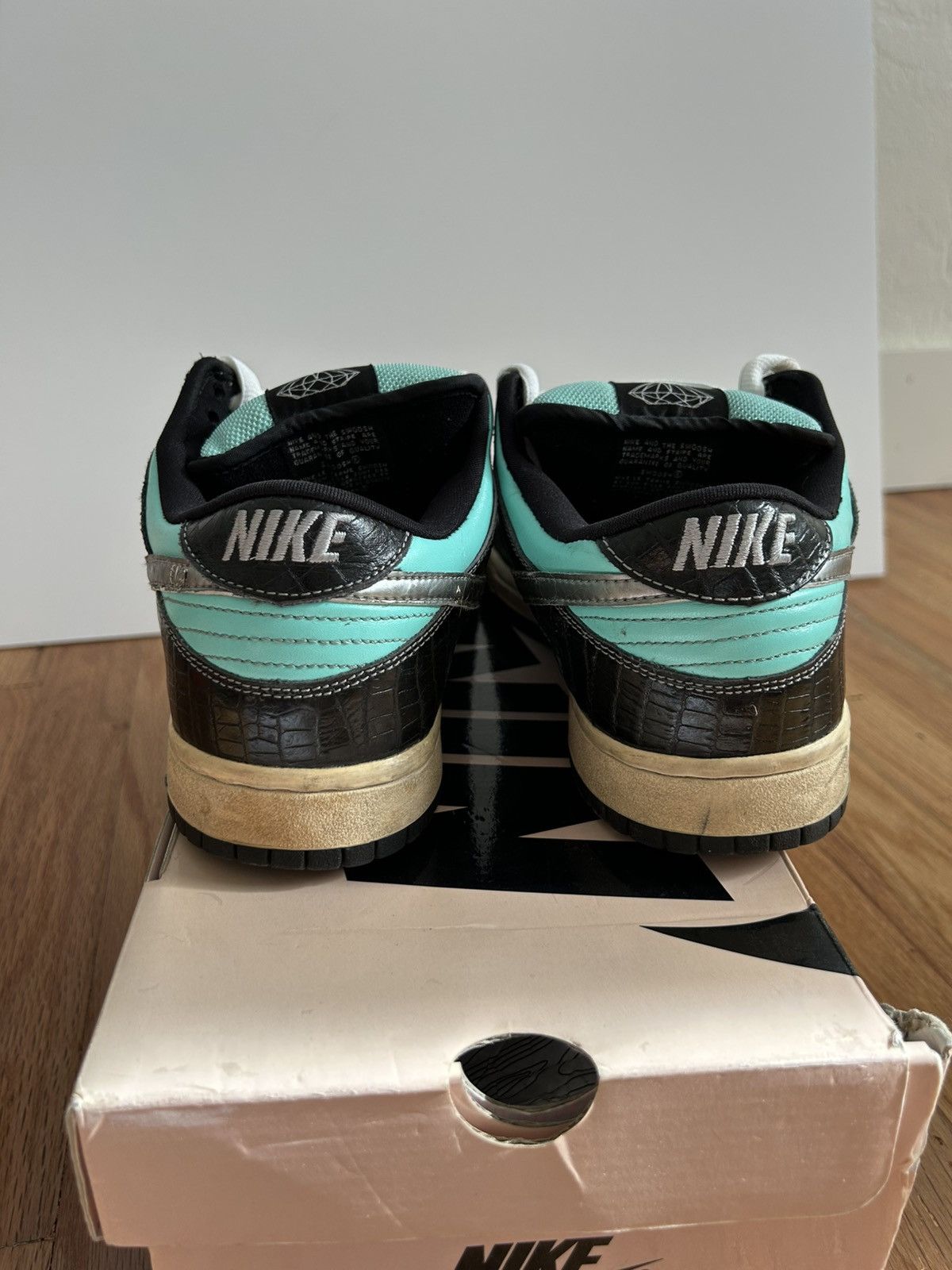 Diamond Supply Co. × Nike Nike Dunk Low Pro SB Diamond Supply Co. Tiffany 2005 Size 10 Size US 10 / EU 43 - 6 Thumbnail