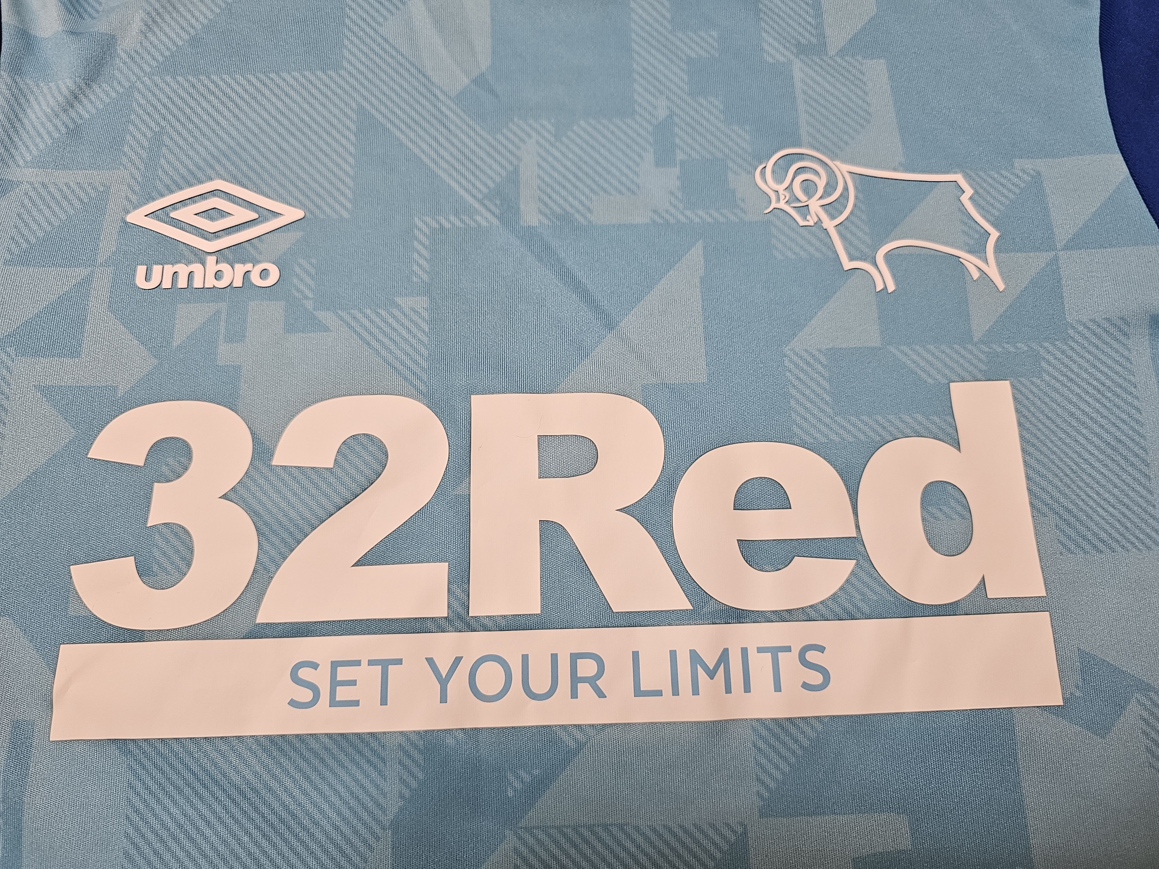 Umbro DERBY COUNTY 2021 2022 AWAY FOOTBALL SHIRT SOCCER JERSEY Size US L / EU 52-54 / 3 - 3 Thumbnail