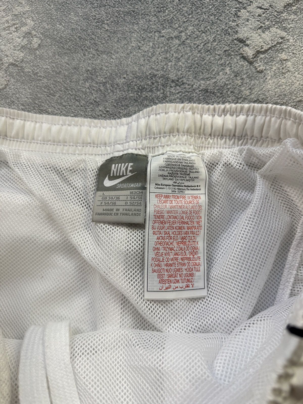 Nike Vintage Nike Shorts Logo swoosh casual Y2K Streetwear Size US 35 - 4 Thumbnail