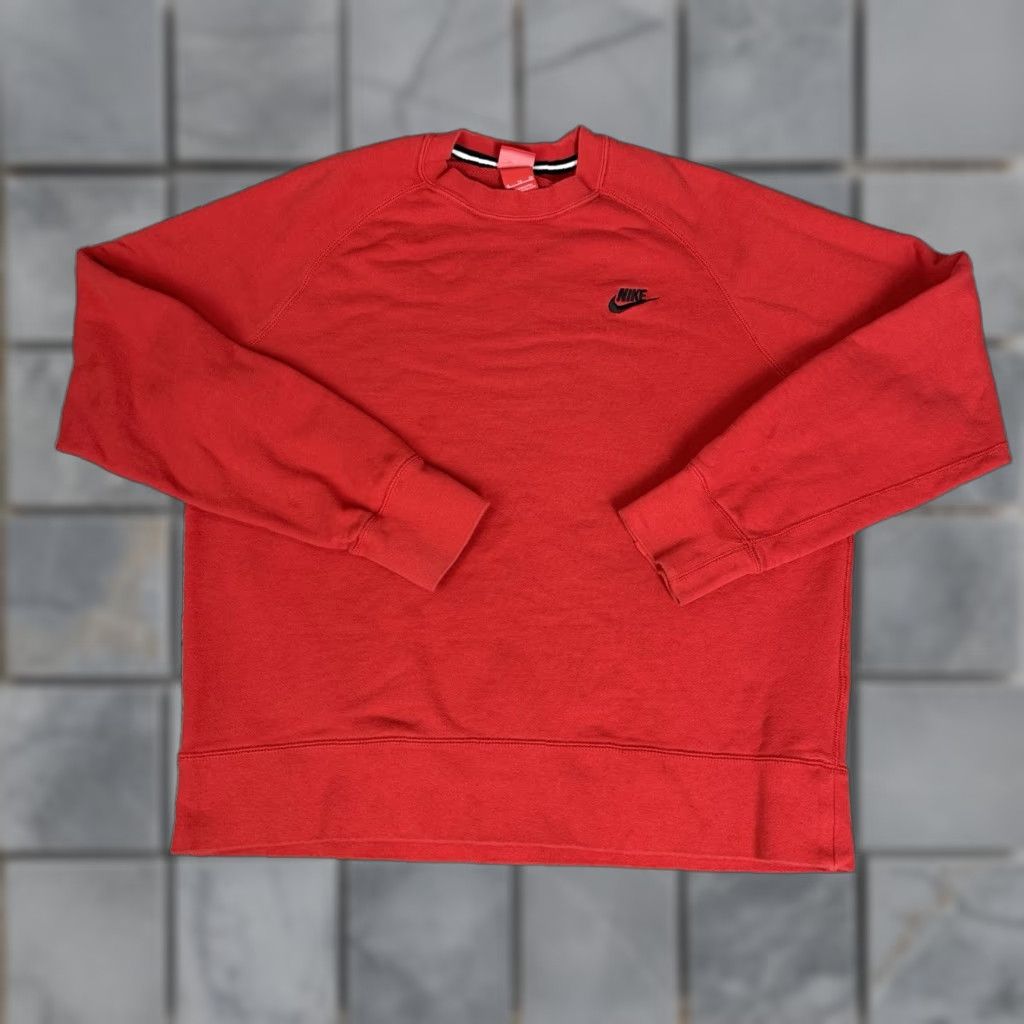 Nike VINTAGE Nike Sweatshirt Mens XL Red Embroidered Pullover Swoosh Crewneck 90s Vtg Size US XL / EU 56 / 4 - 1 Thumbnail