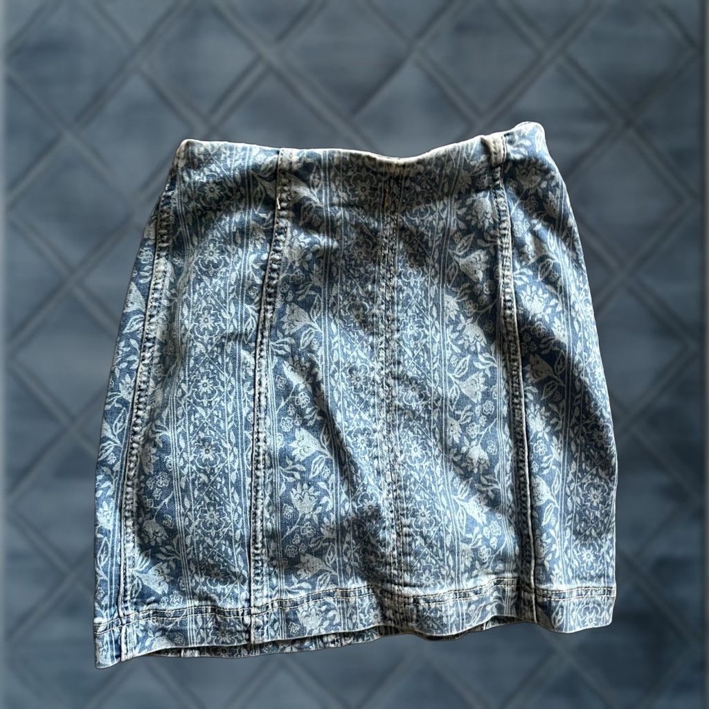 Free People Free People Pencil Skirt Blue Floral Print Size 10 Womens Knit Cotton Blend Zipper Back Zip Short Skirt, Casual Womens Apparel Size 25" / US 0 / IT 36 - 1 Thumbnail