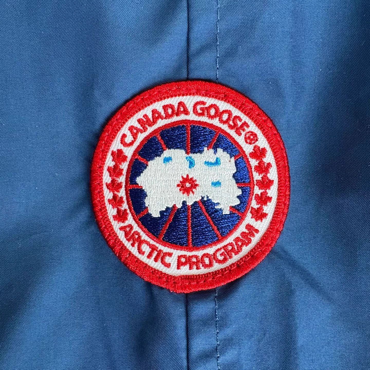 Canada Goose Canada Goose blue logo casual jacket size L Size US L / EU 52-54 / 3 - 6 Thumbnail