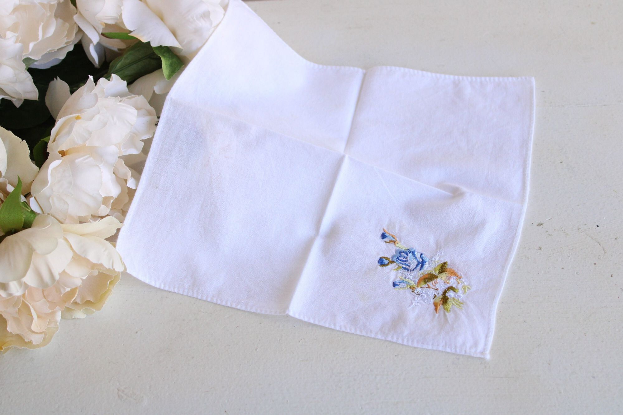 Vintage Vintage Handkerchief, White Cotton With Blue Embroidered Ros Size ONE SIZE - 5 Thumbnail