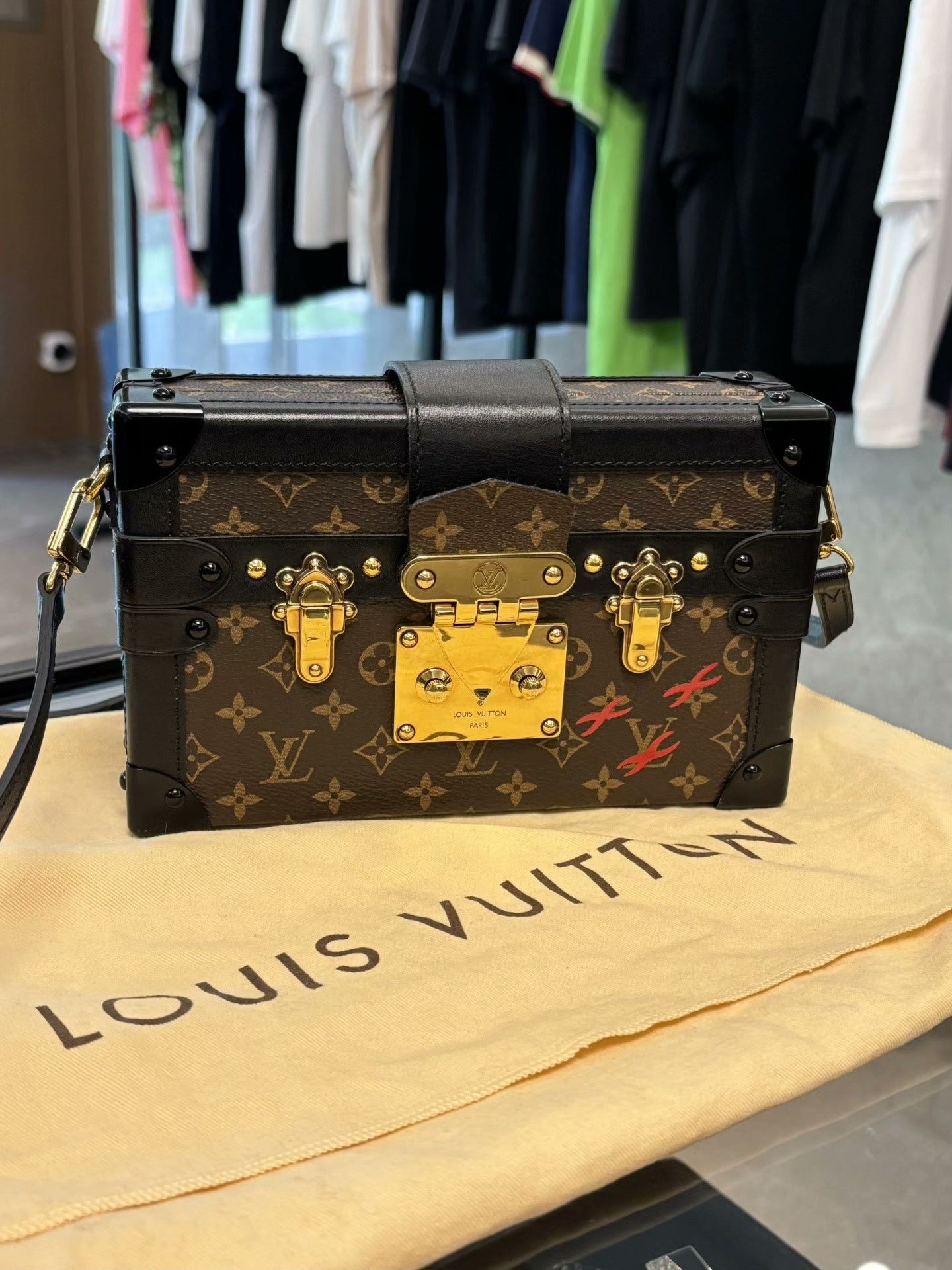 Louis Vuitton Louis Vuitton Shoulder Bag OS Women Size ONE SIZE - 1 Thumbnail