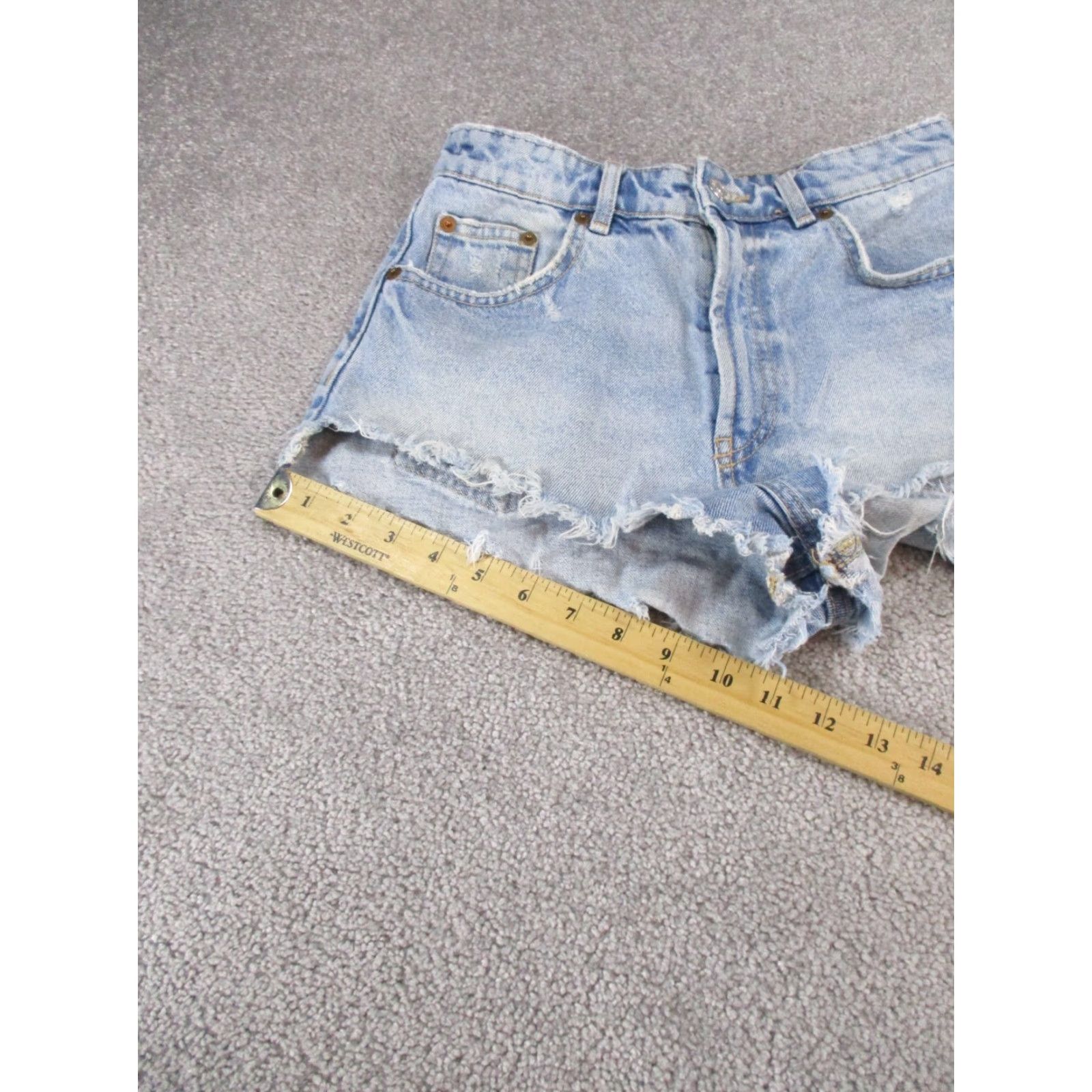 Zara VINTAGE Zara Shorts Womens 4 Light Wash Denim Cut Offs Size 27" / US 4 / IT 40 - 4 Thumbnail