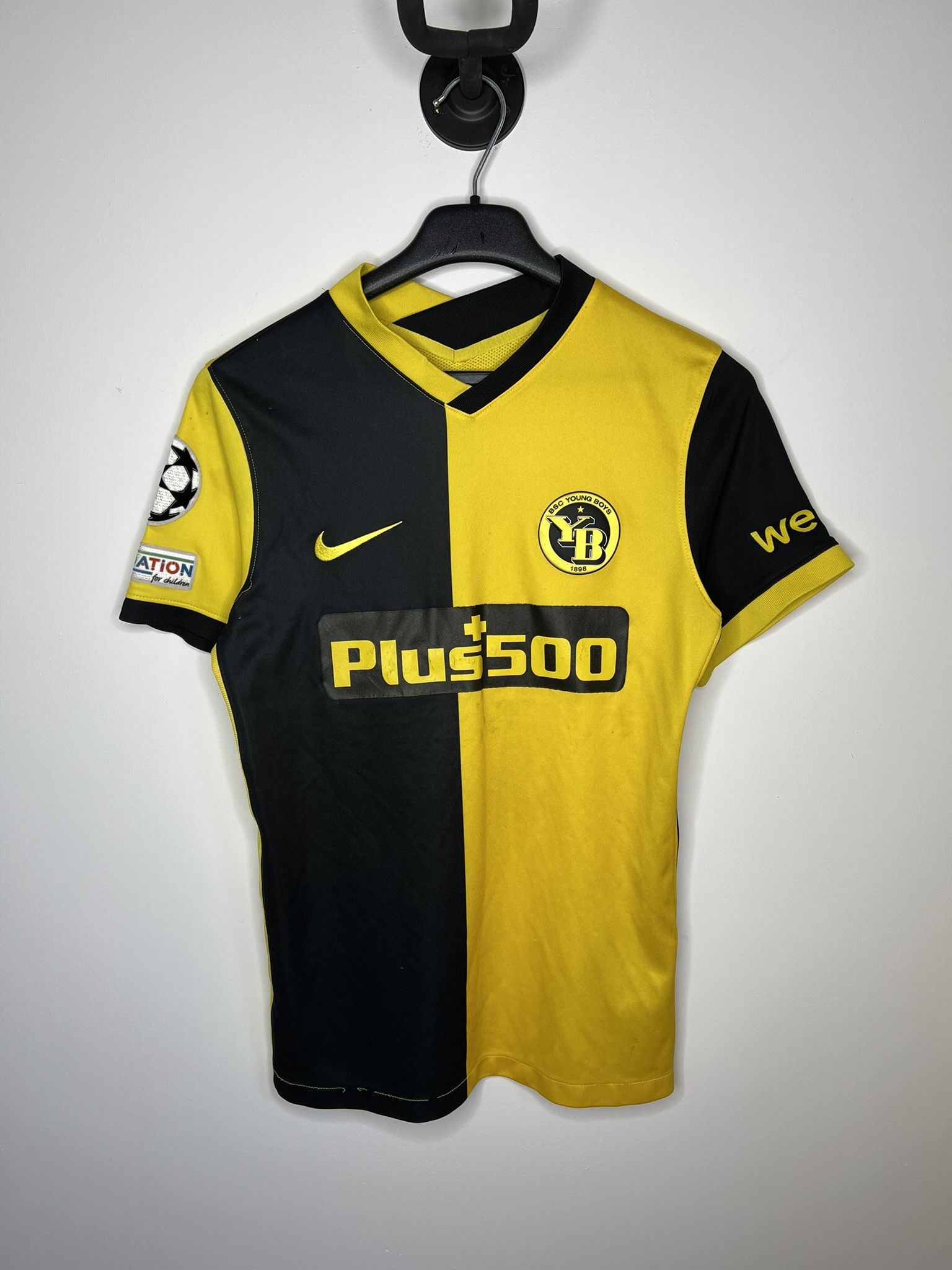 Nike FASSNACHT #16 YOUNG BOYS 2021 2022 HOME FOOTBAL SHIRT SOCCER Size US S / EU 44-46 / 1 - 1 Thumbnail