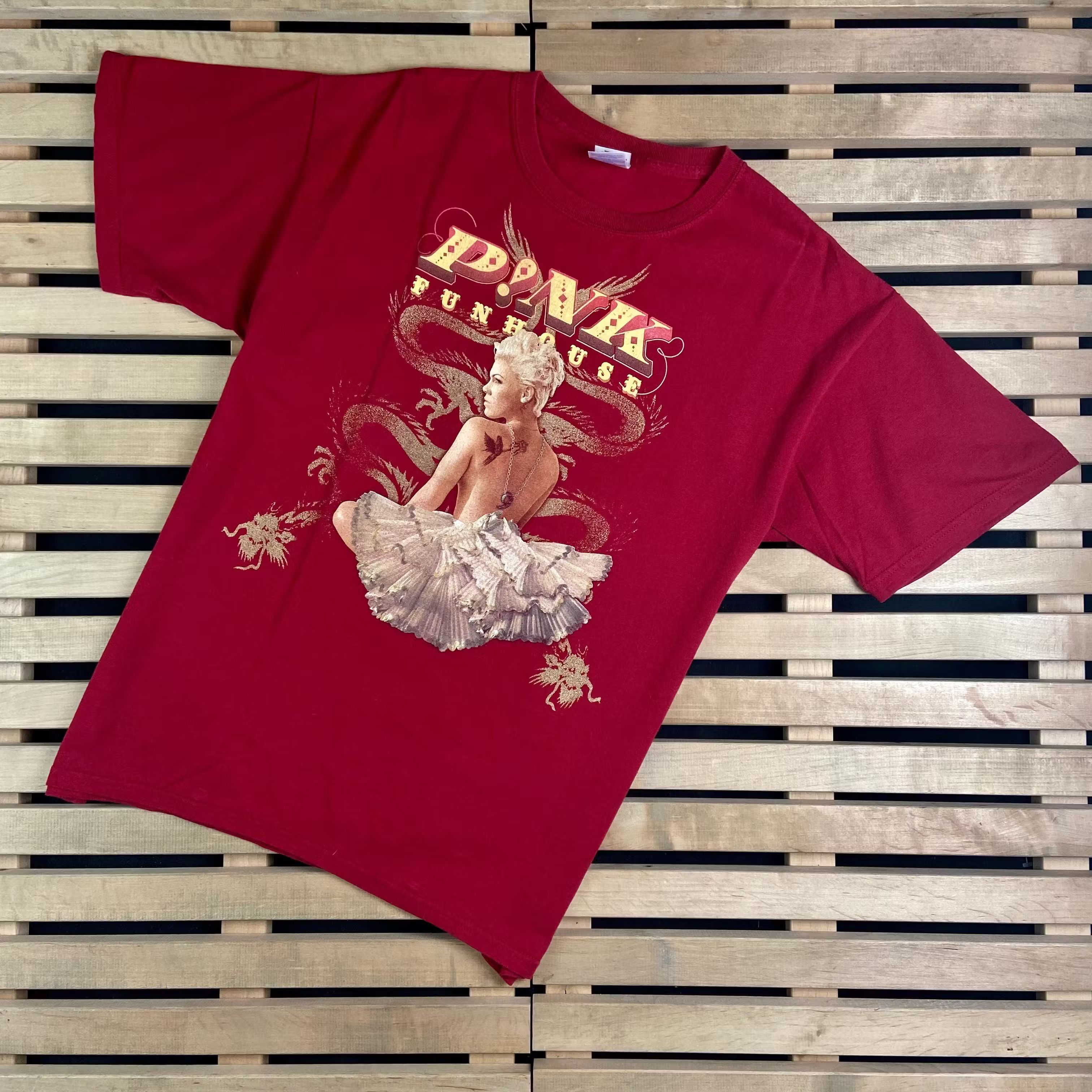 Band Tees × Vintage Mens Vintage T Shirt Pink Funhouse Tour 2009 Size L Size US L / EU 52-54 / 3 - 1 Thumbnail