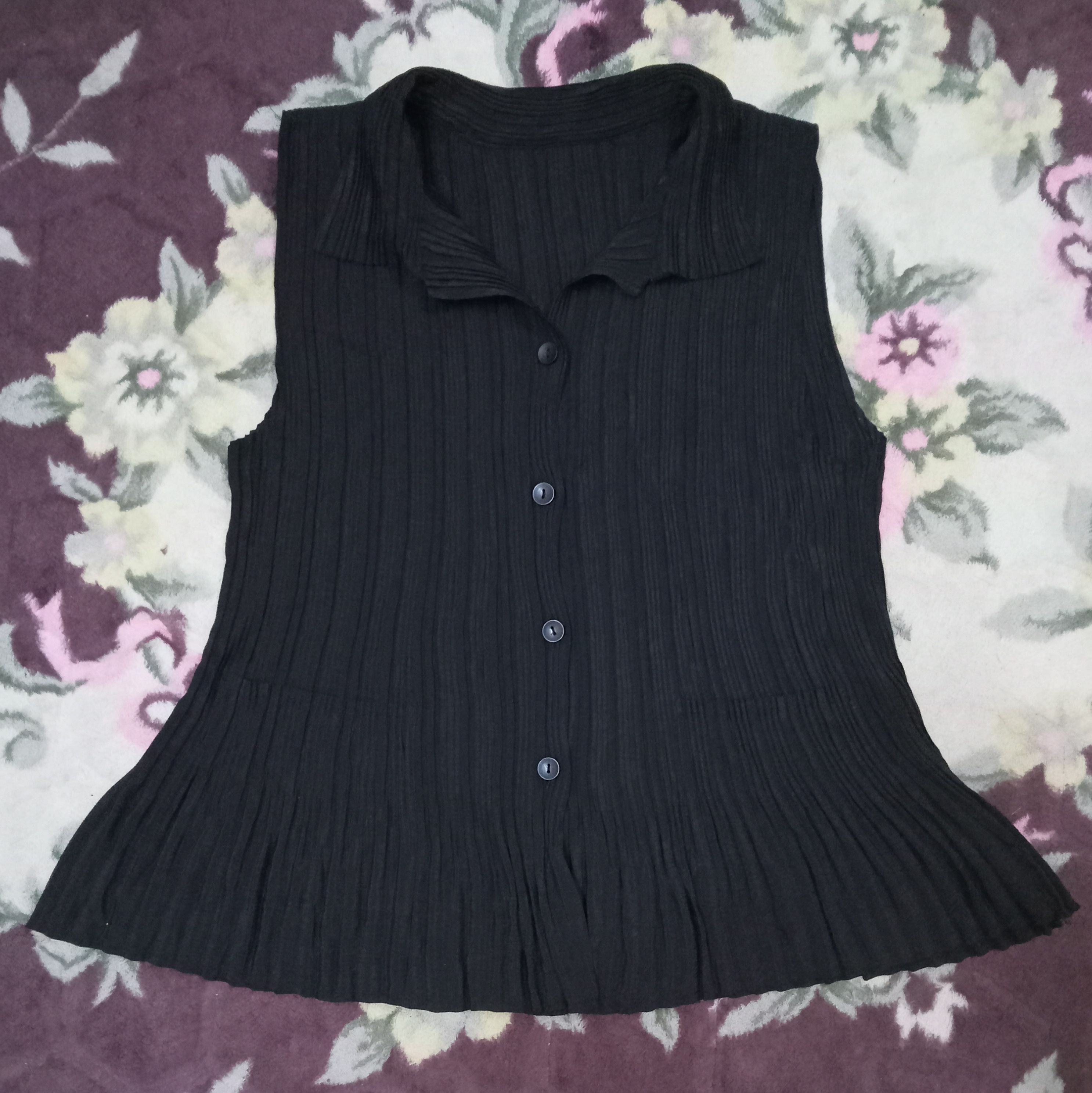 Designer T - Pleats Collection Vest Size L / US 10 / IT 46 - 1 Thumbnail