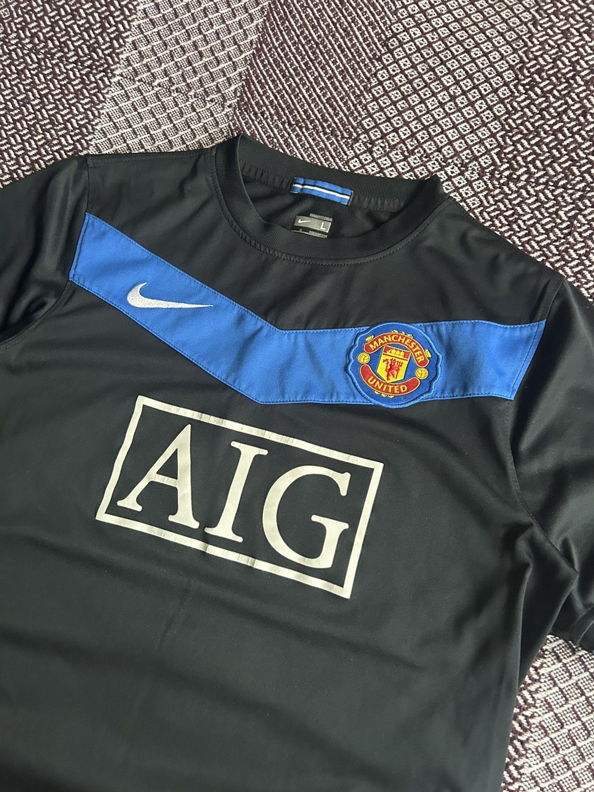 Nike Vintage Nike Manchester United 2009-10 Away Shirt Kids Size US XS / EU 42 / 0 - 3 Thumbnail
