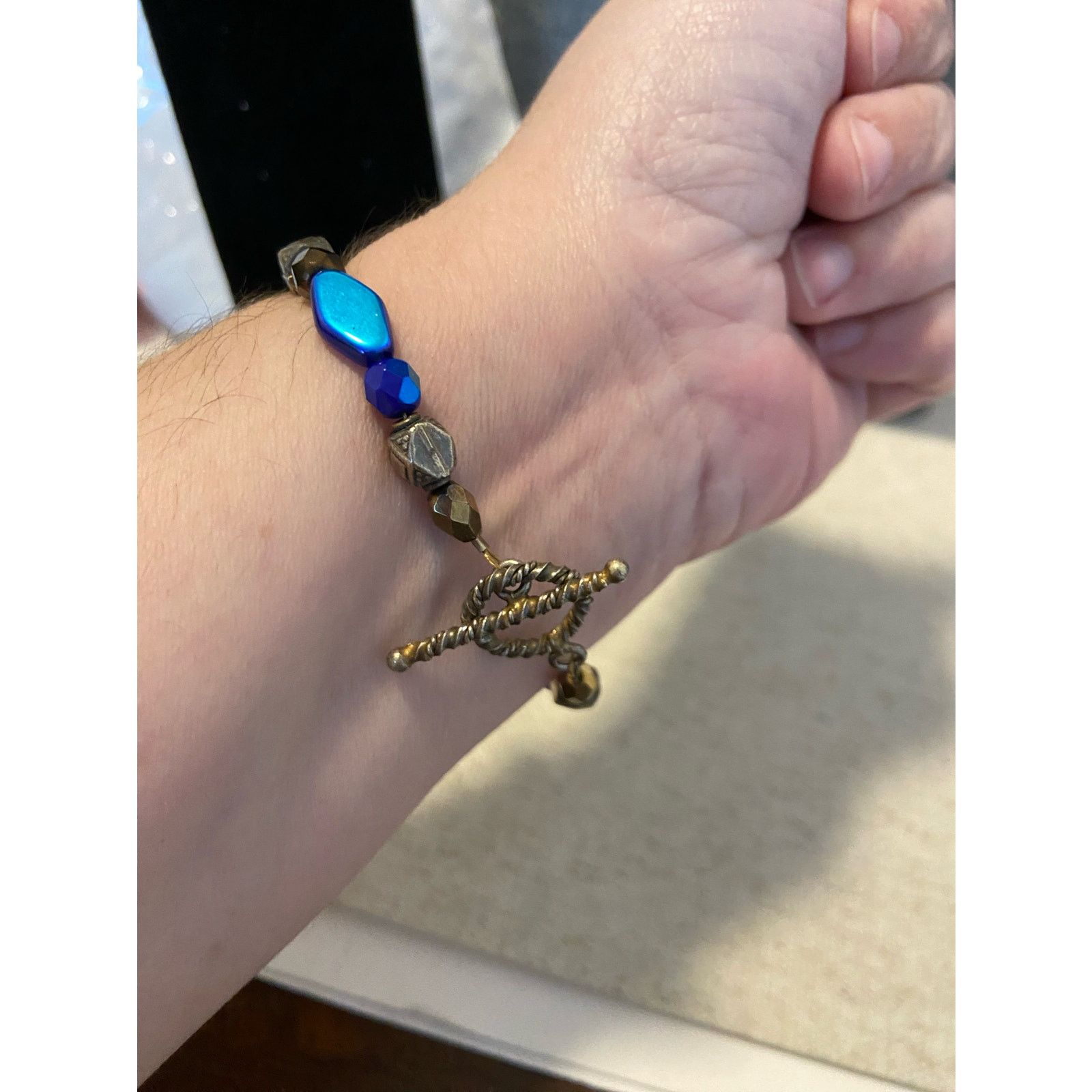 Handmade blue bead bracelet with toggle clasp Size ONE SIZE - 2 Thumbnail
