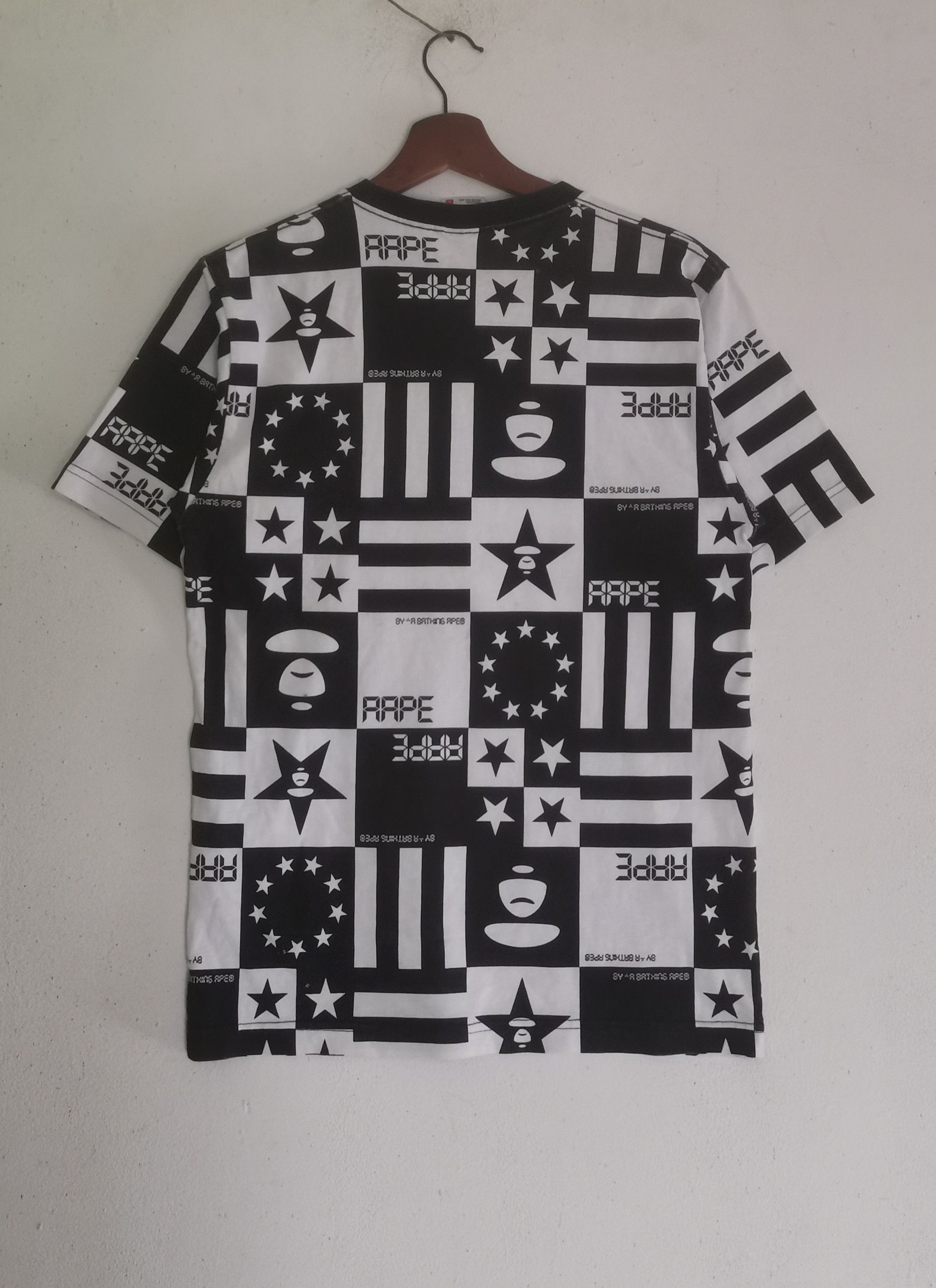 Bape Rare Aape by a bathing ape over print t-shirt Size US S / EU 44-46 / 1 - 6 Thumbnail