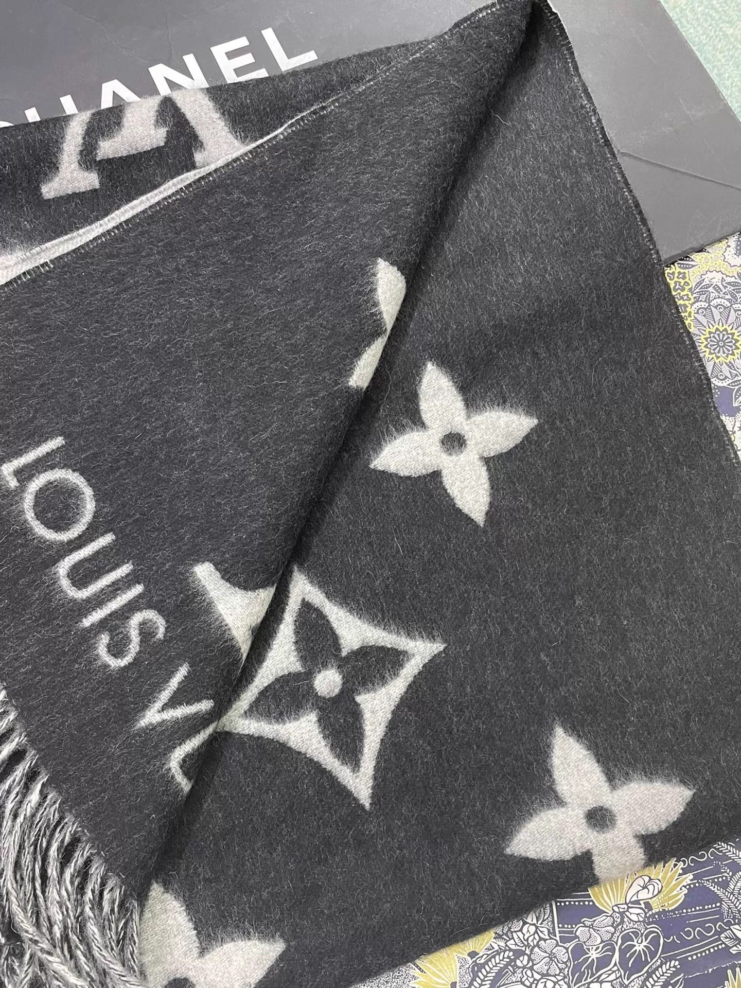 Louis Vuitton LV Black & Gray Color Blocked Monogram Wool Scarf Size ONE SIZE - 2 Thumbnail