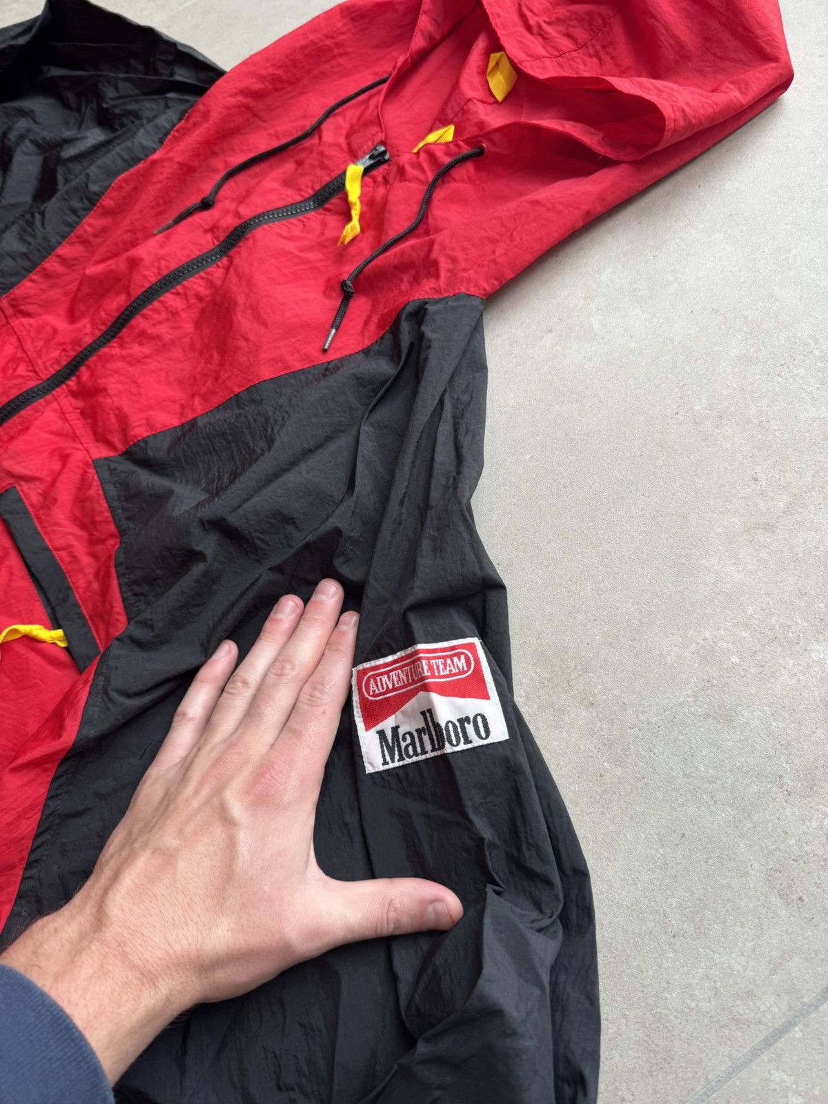 Marlboro race winds breaker