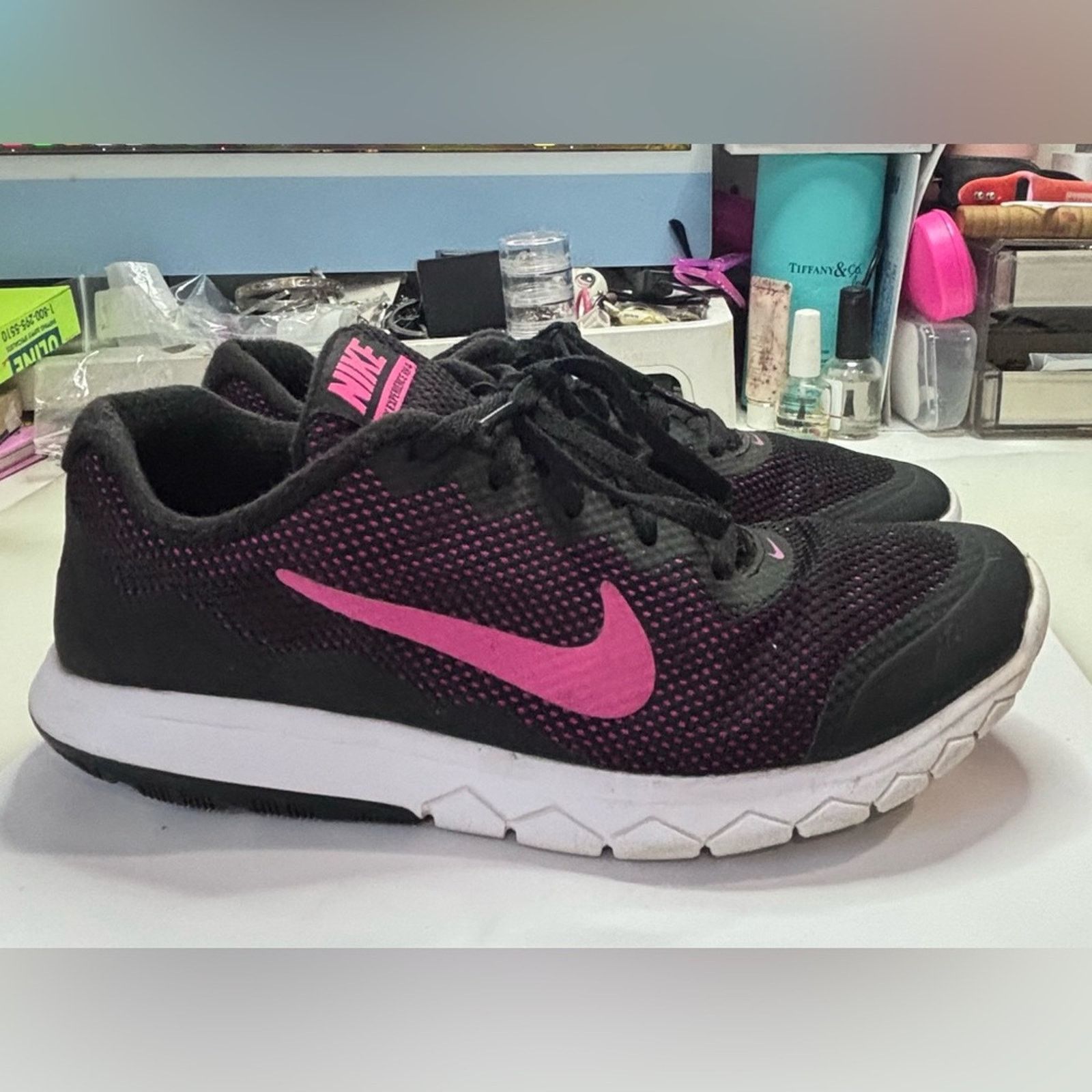 Nike NIKE Women’s Flex Experience Run 4 Sneakers Black/Pink Sz 8 Size US 8 / IT 38 - 4 Thumbnail