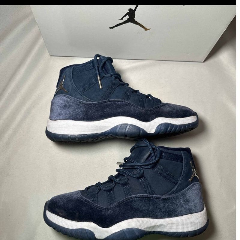 Jordan Brand × Nike Size 7.5 Air Jordan 11 Retro Midnight Navy Velvet Women's Size US 7.5 / IT 37.5 - 2 Thumbnail