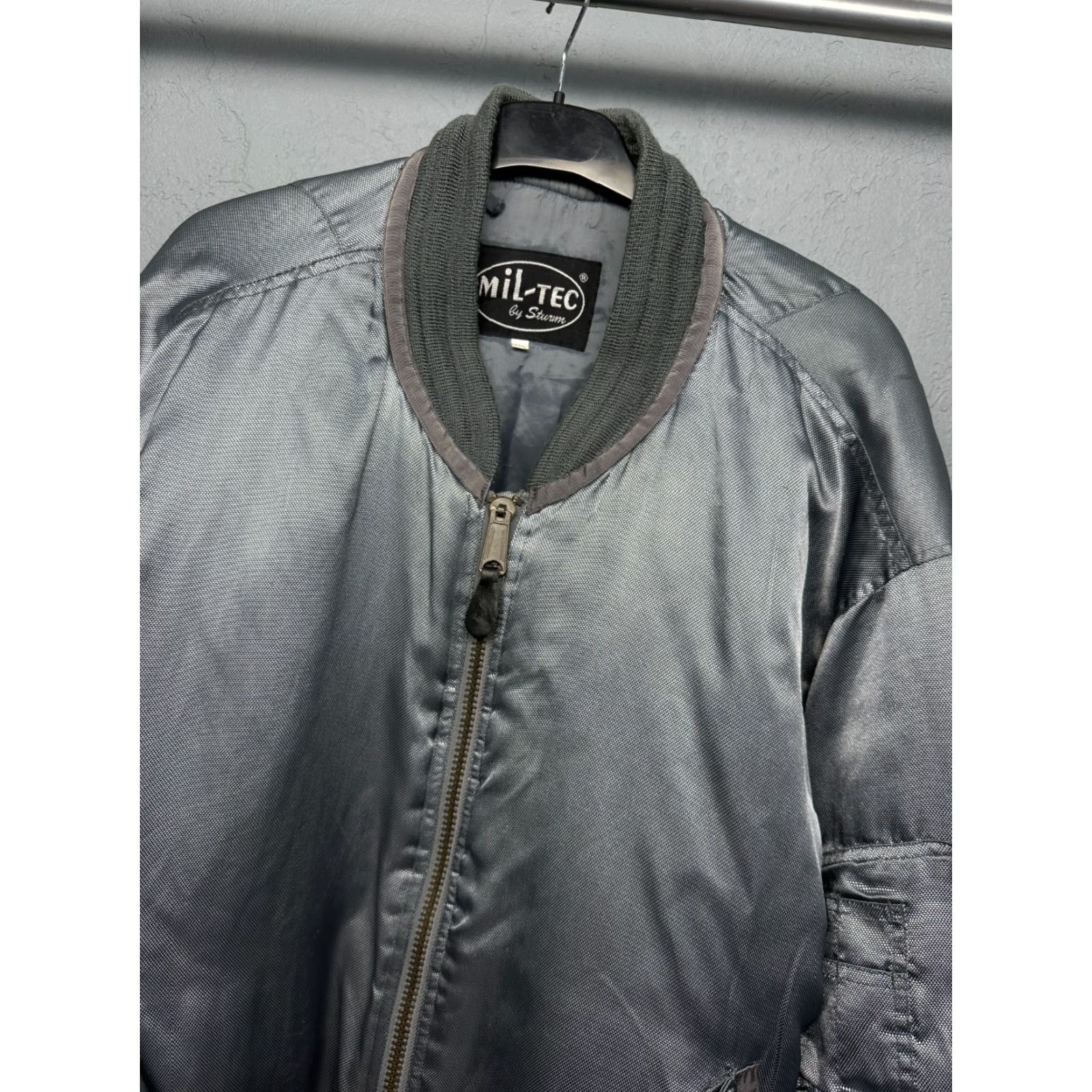 Vintage Mil-Tec Vintage MA1 Pilot Air Force Nylon Bomber Jacket XXL Mens Silver Navy/polymide Silk? Size US XXL / EU 58 / 5 - 2 Thumbnail