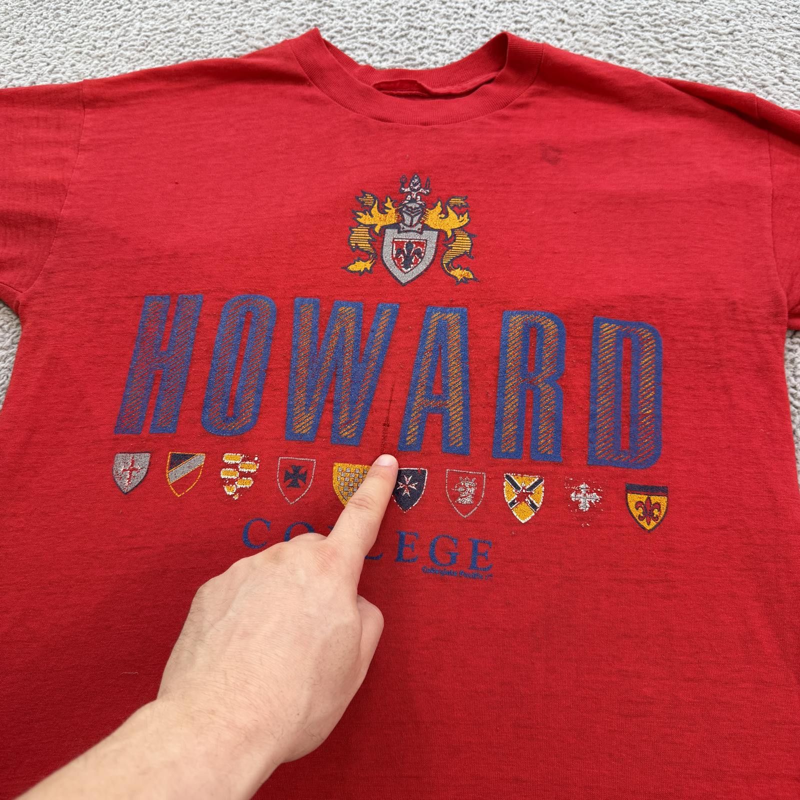 Other Vintage Howard College 90s T Shirt Red Single Stitch Fade Size US S / EU 44-46 / 1 - 8 Thumbnail