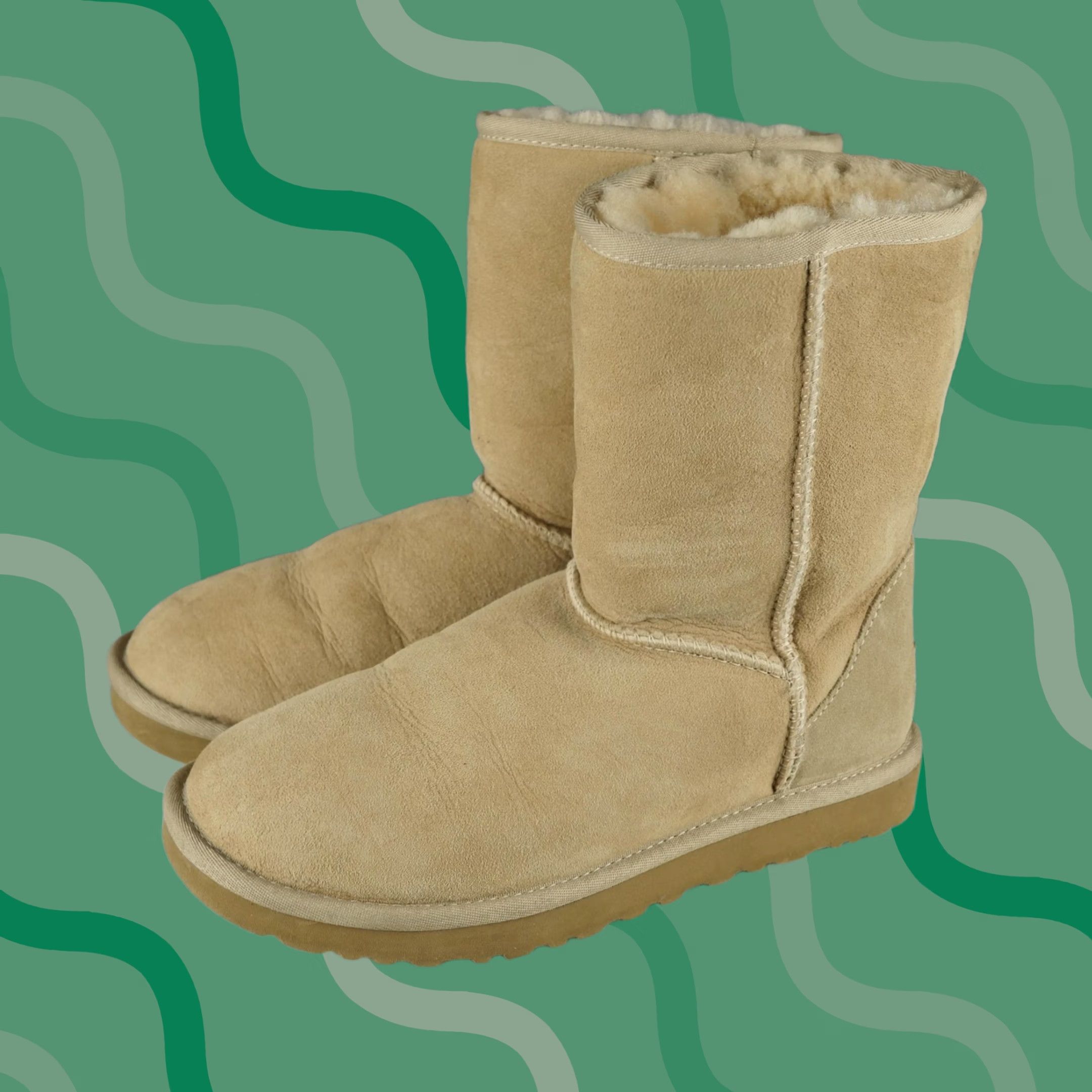 Ugg UGG Australia Classic Short Boots Womens US 7 Beige Suede Sheepskin Lined Winter Casual Shoes Mens? Size 28" / US 6 / IT 42 - 1 Thumbnail