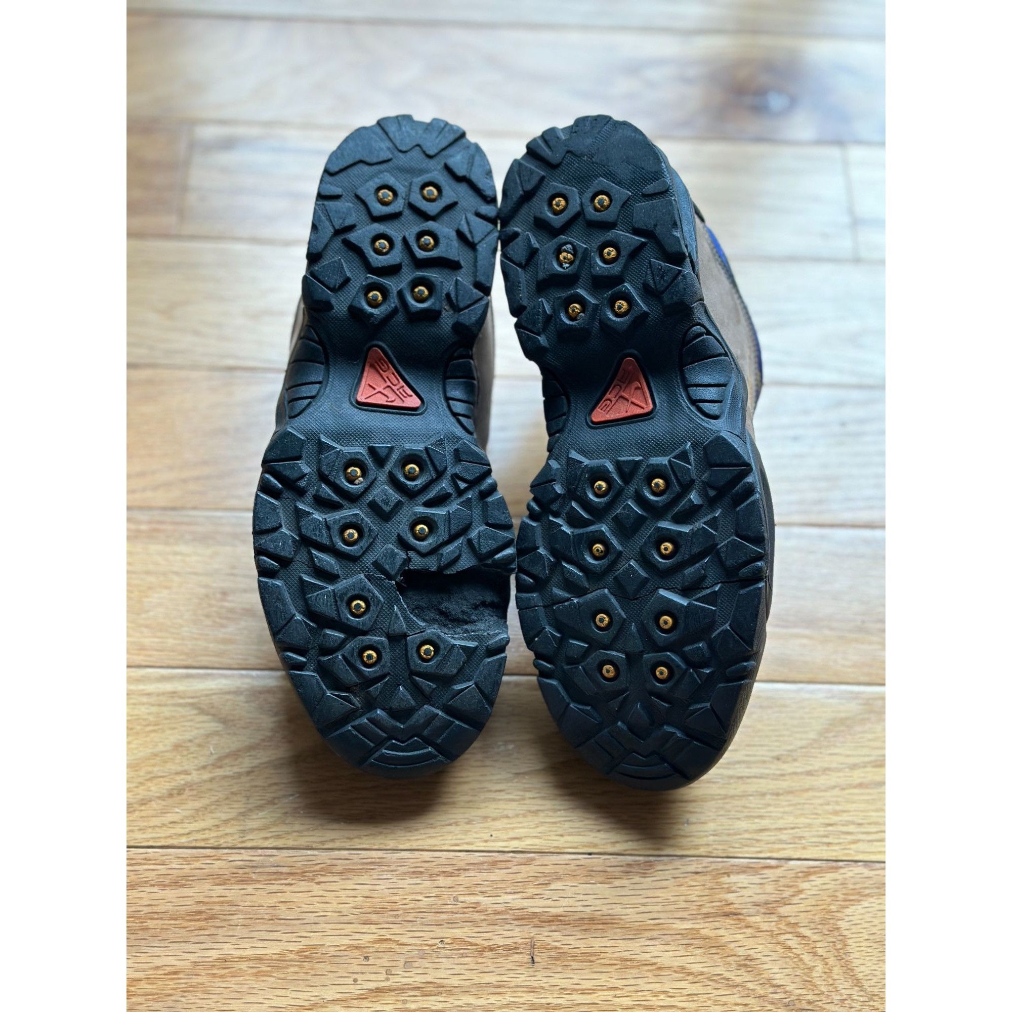 Nike ACG VINTAGE NIKE ACG LOW NAVY TAN LEATHER SHOES MENS SIZE 8.5 RA Size US 8.5 / EU 41-42 - 6 Thumbnail