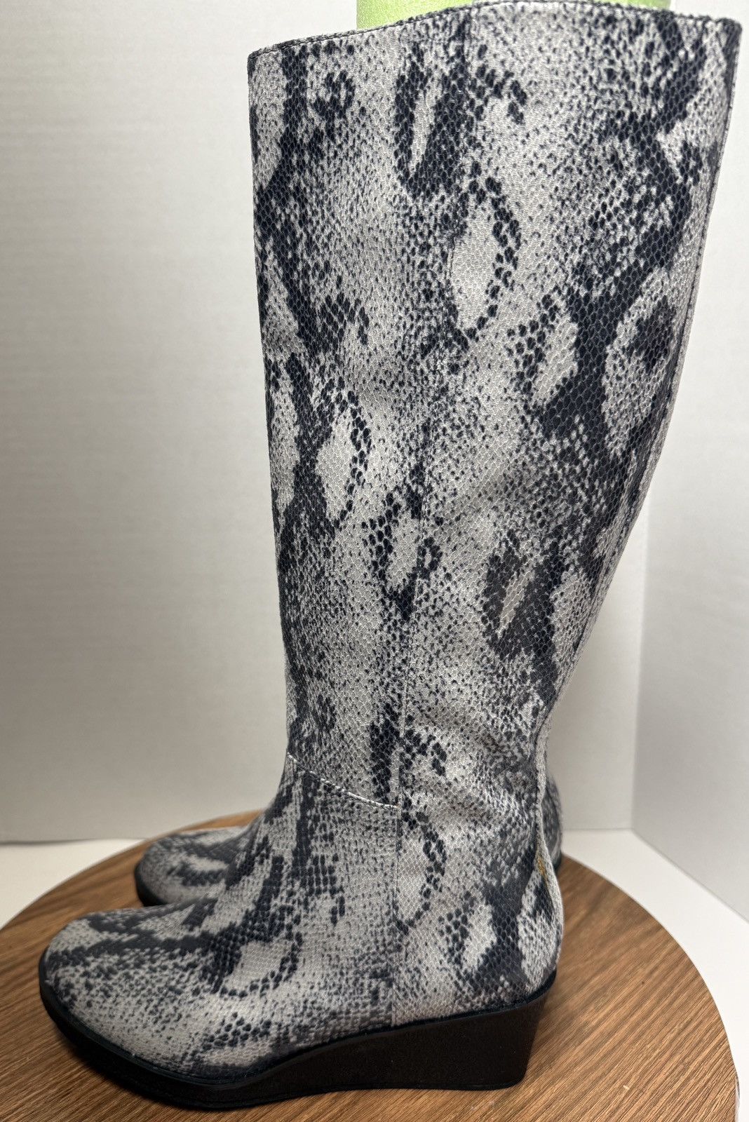 Other Aerosole Brenna Knee Hi Grey Snake Design Tall Fashion Boot Size US 6 / IT 36 - 2 Thumbnail