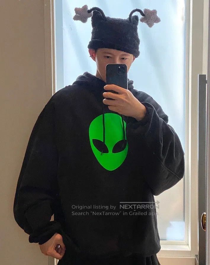 Balenciaga Balenciaga Black alien sweatshirt hoodie Size US XXS / EU 40 - 5 Thumbnail