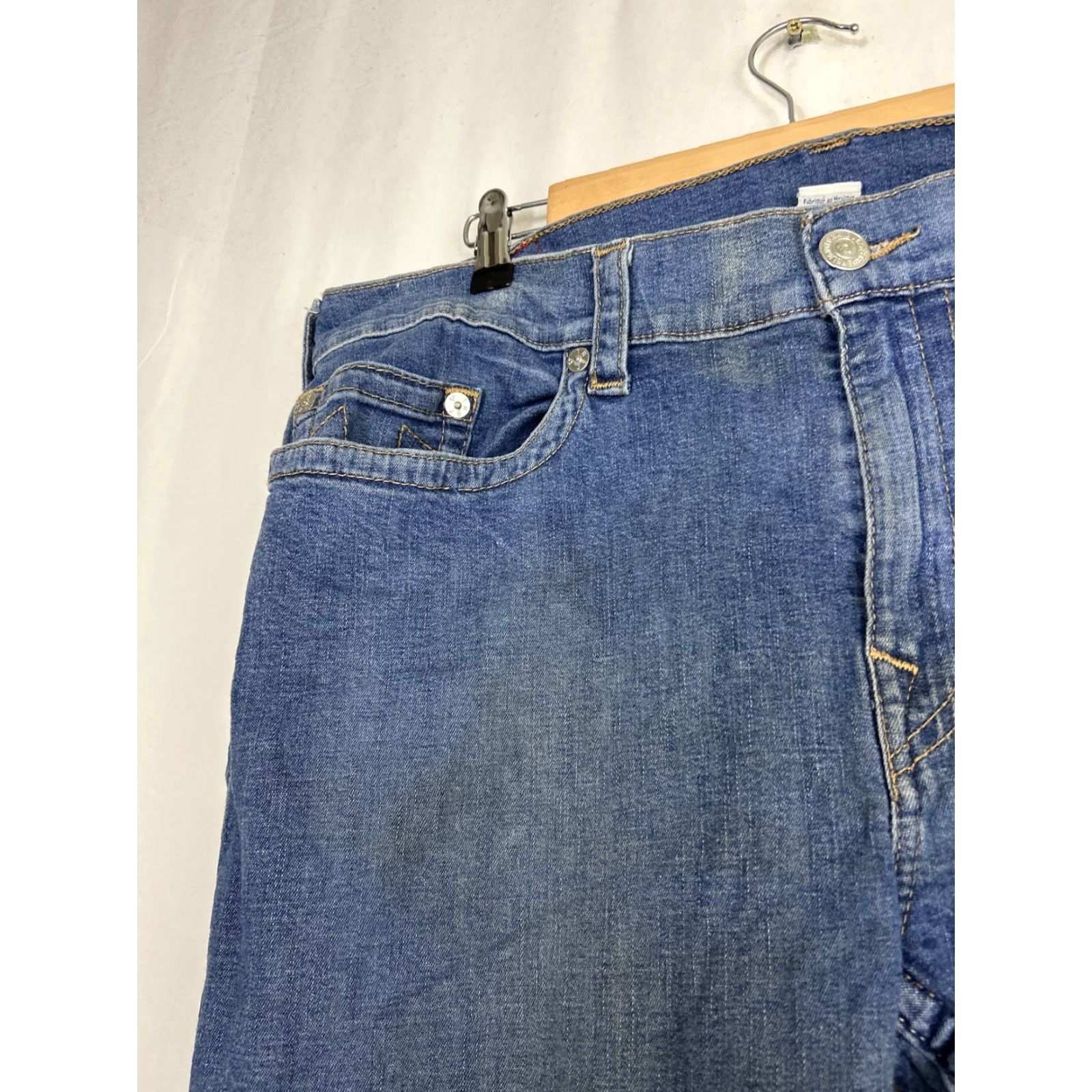 True Religion VINTAGE True Religion Ricky Relaxed Mens Jeans 40x32 Medium Wash Stains Straight Leg Size US 40 / EU 56 - 7 Thumbnail