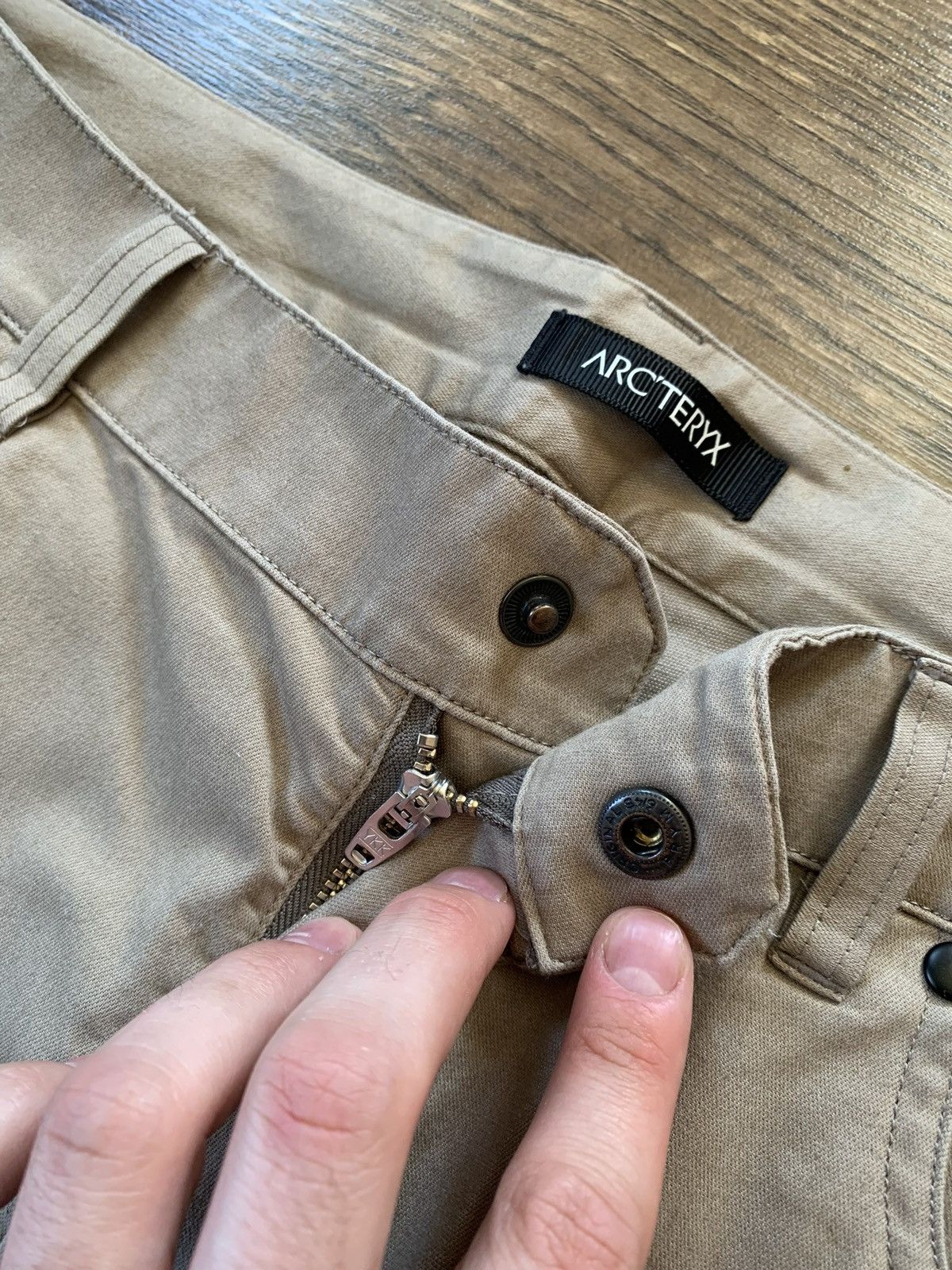 Arc'teryx Shorts Arc’teryx sz L-XL CA#34438 Size US 43 - 7 Thumbnail