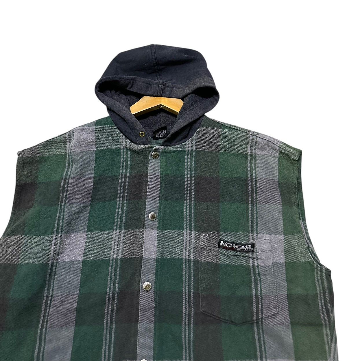No Fear vintage Surf Style 90s plaid snap button sleeveless hoodie Size US L / EU 52-54 / 3 - 2 Thumbnail