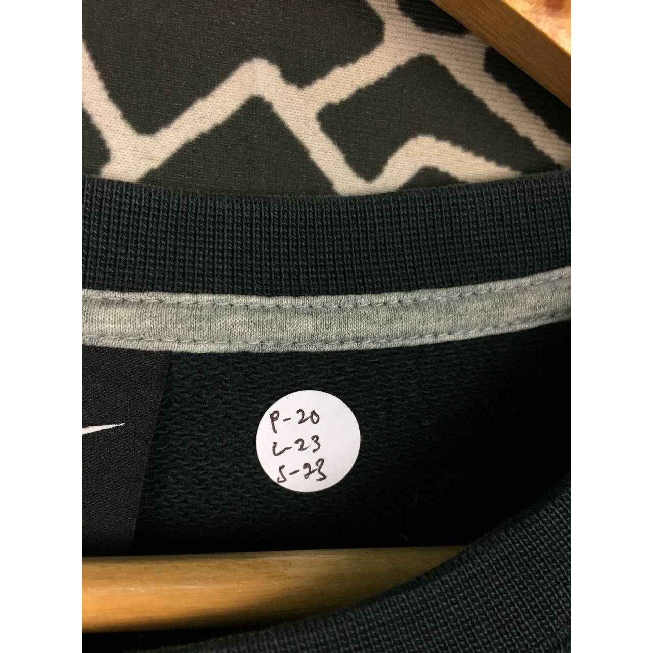 Nike Nike Embroidered Logo Essential Crewneck Sweatshirt Size US M / EU 48-50 / 2 - 12 Thumbnail