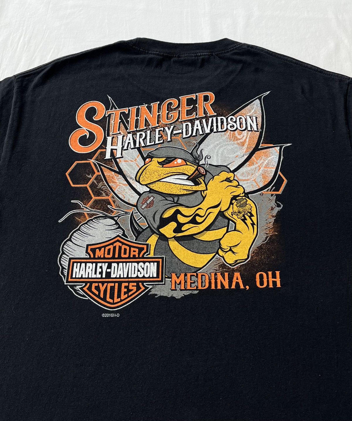 Harley Davidson Vintage 2016 Harley Davidson Bumblebee Stinger Black T-shirt Size US L / EU 52-54 / 3 - 13 Thumbnail