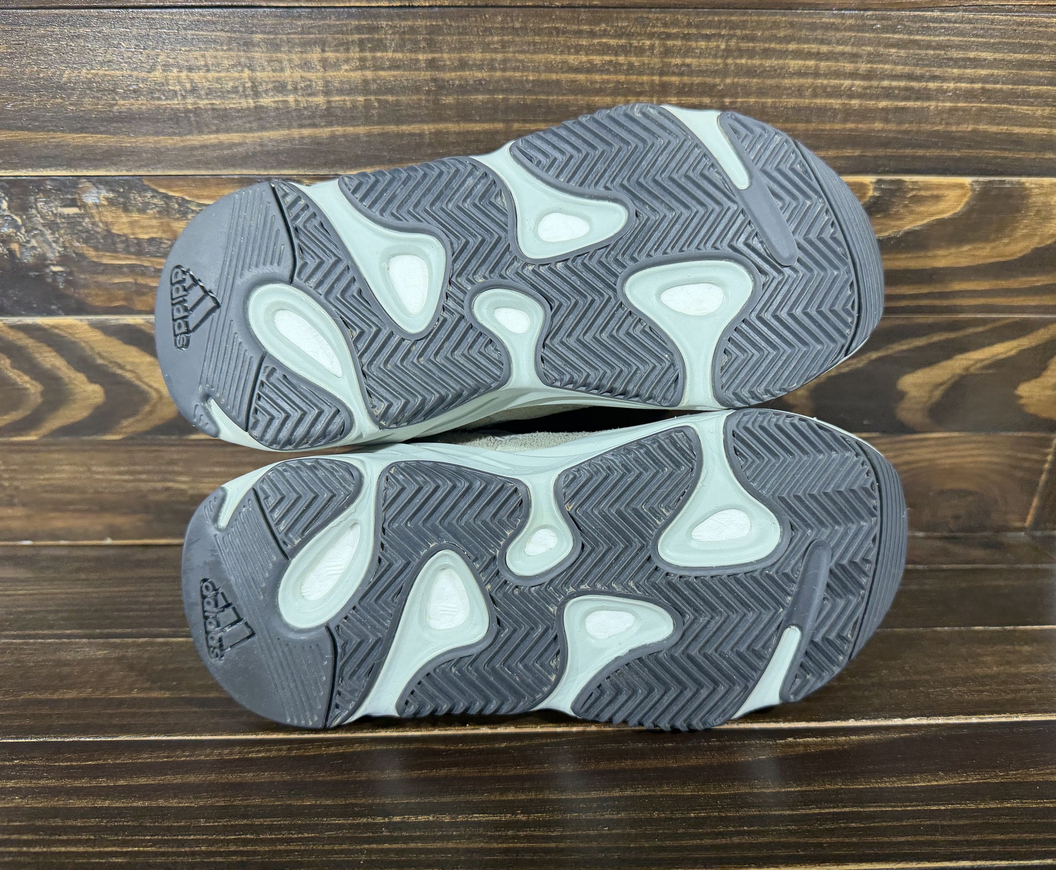 Adidas ADIDAS Yeezy Boost 700 "Salt" Men's/Kids US4 UK3.5 FR36 JP22 Size US 5 / EU 37 - 24 Thumbnail