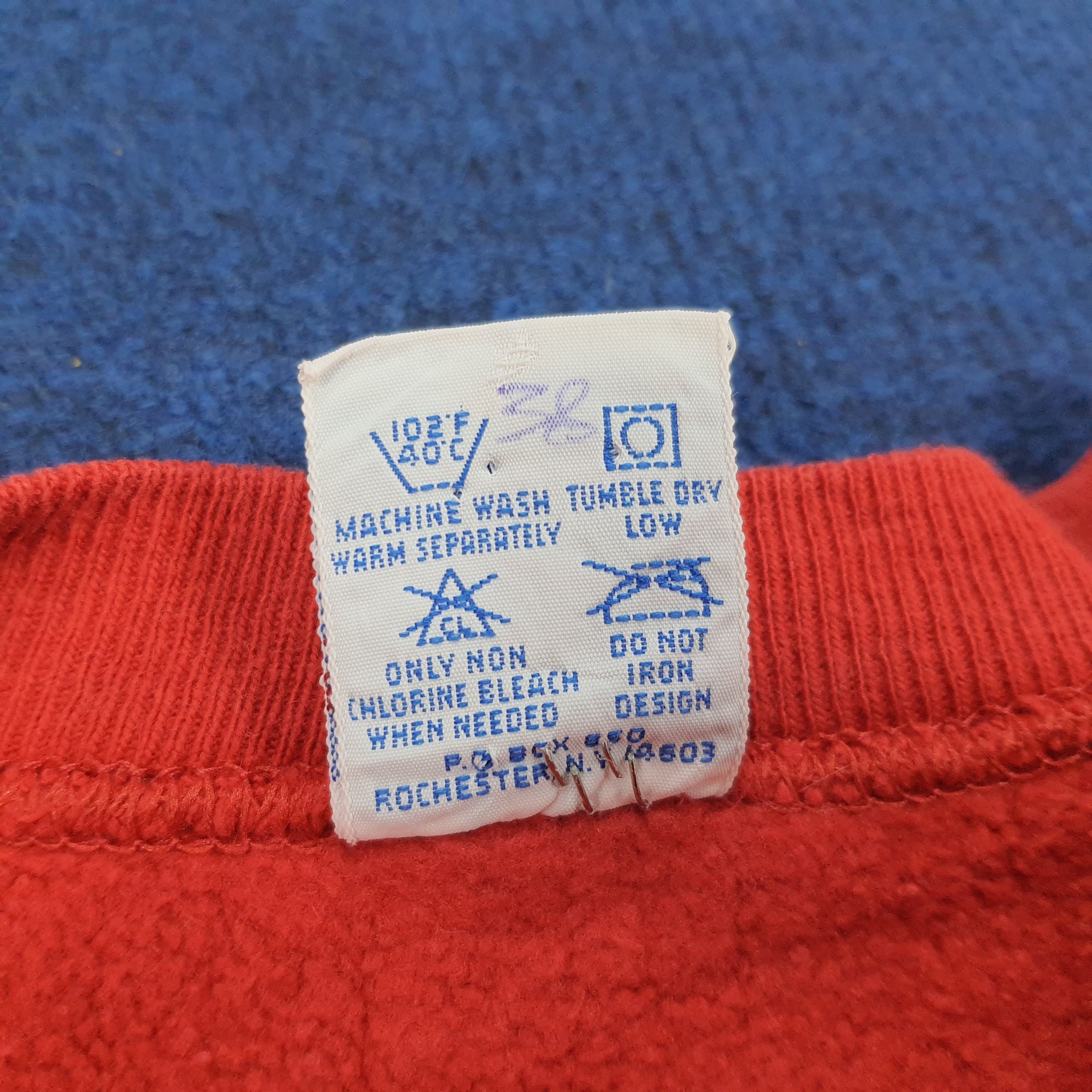 Champion × Vintage Vintage Champion Embroidered Streetwear Sweatshirt Size US M / EU 48-50 / 2 - 6 Thumbnail