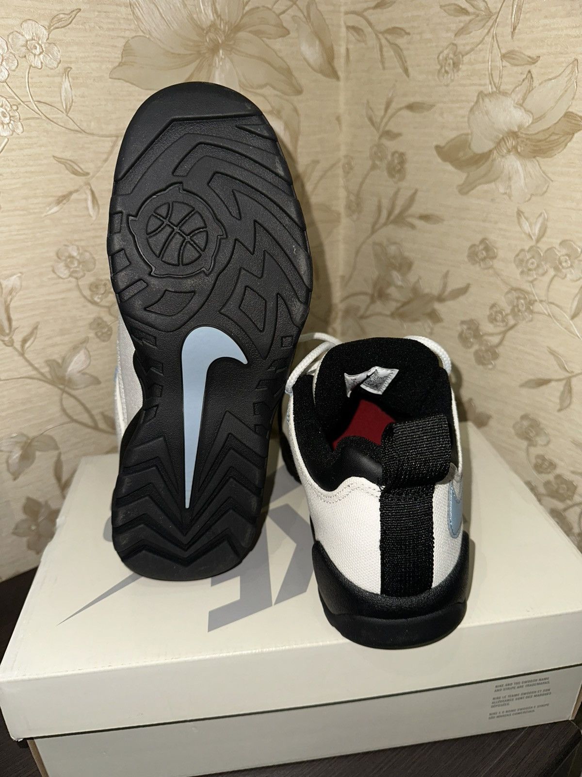 Nike SB Nike SB x Supreme Size US 6 / EU 39 - 6 Thumbnail