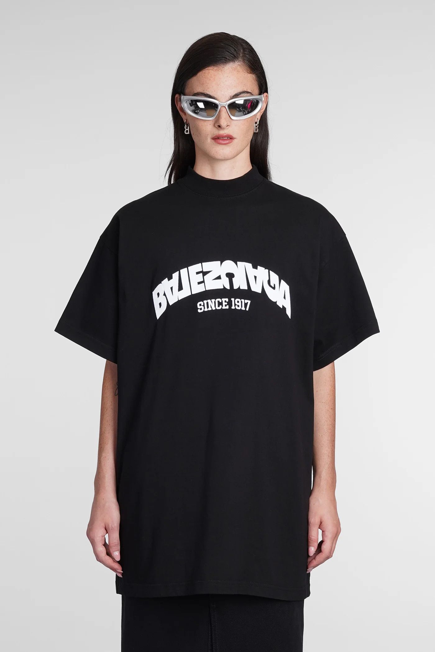 Balenciaga Black Embroidered Back Flip Logo Oversized T-Shirt Size US S / EU 44-46 / 1 - 6 Thumbnail